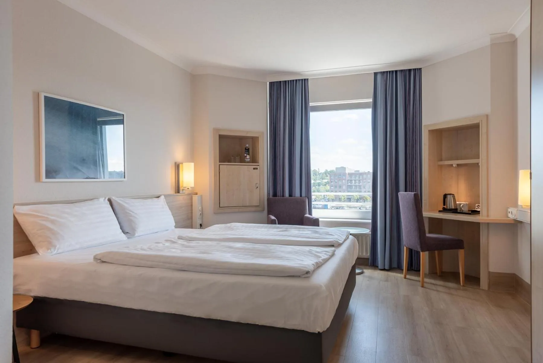 Photo of the whole room, Bed in IntercityHotel Kiel
