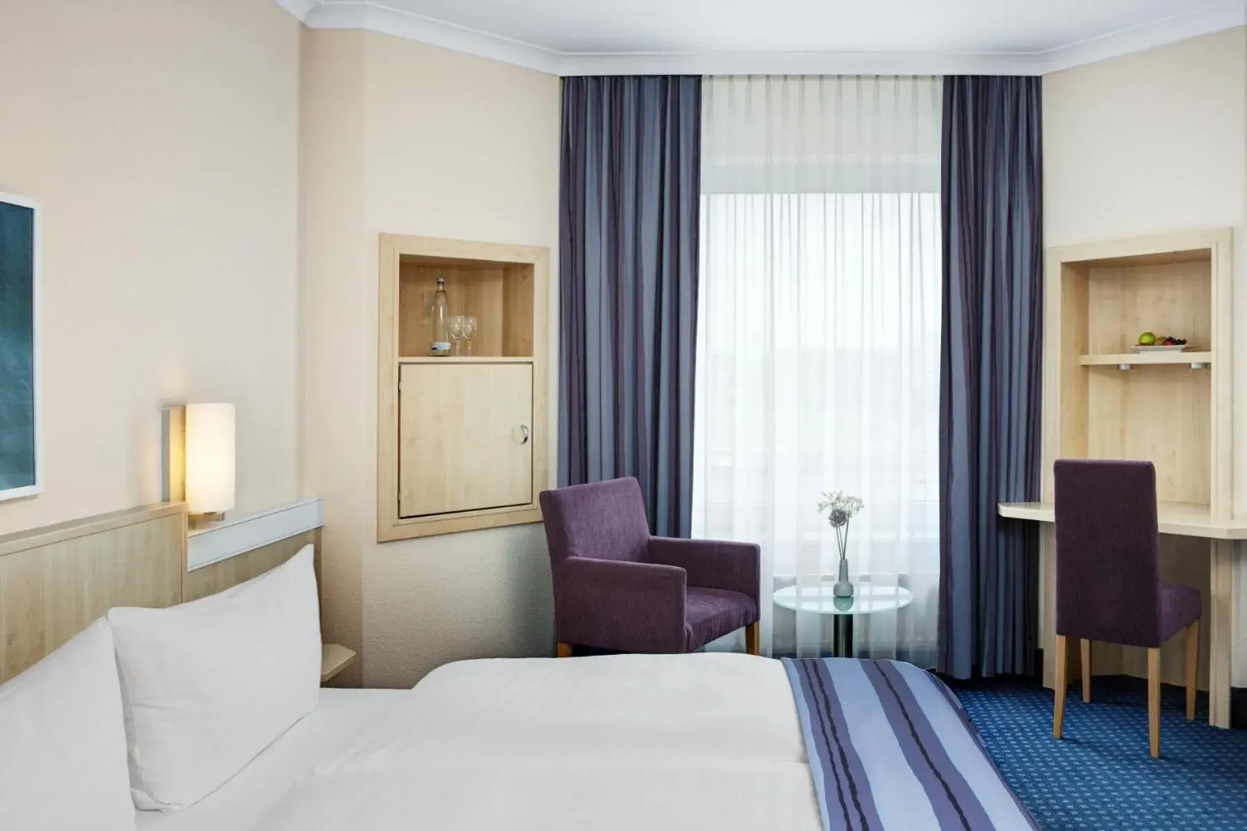 Standard Double or Twin Room in IntercityHotel Kiel Standard Double or Twin Room in IntercityHotel Kiel