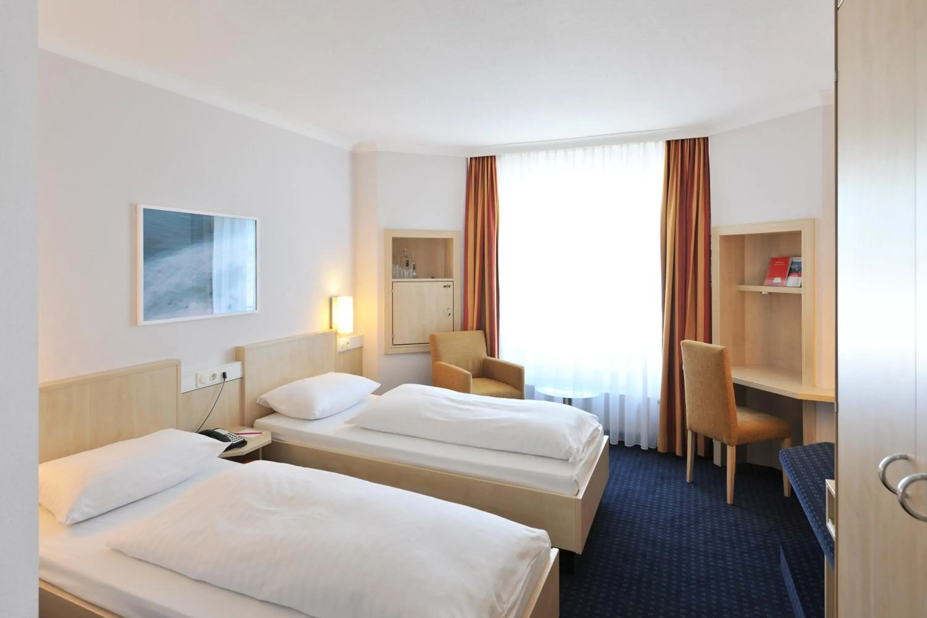 City view, Bed in IntercityHotel Kiel City view, Bed in IntercityHotel Kiel