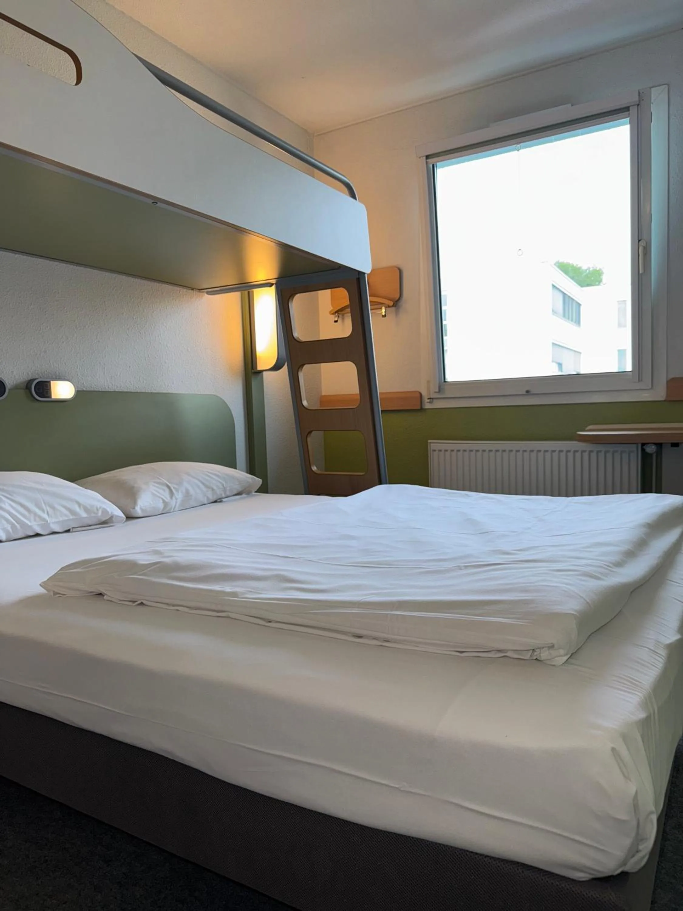 Photo of the whole room, Bed in Hotel Stay Inn Köln Leverkusen City