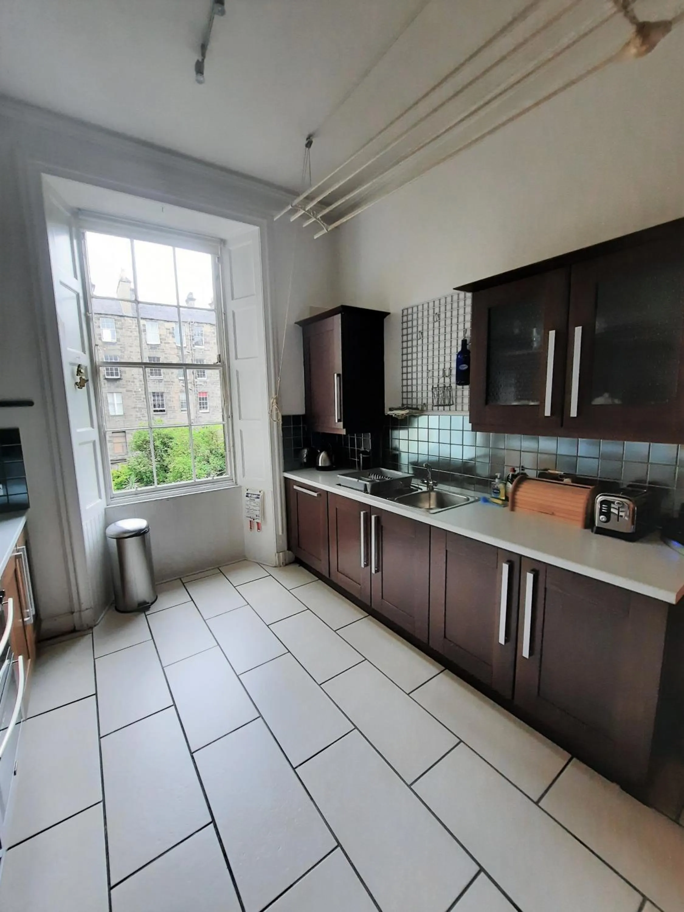 Kitchen or kitchenette in Cornwall Street - 297