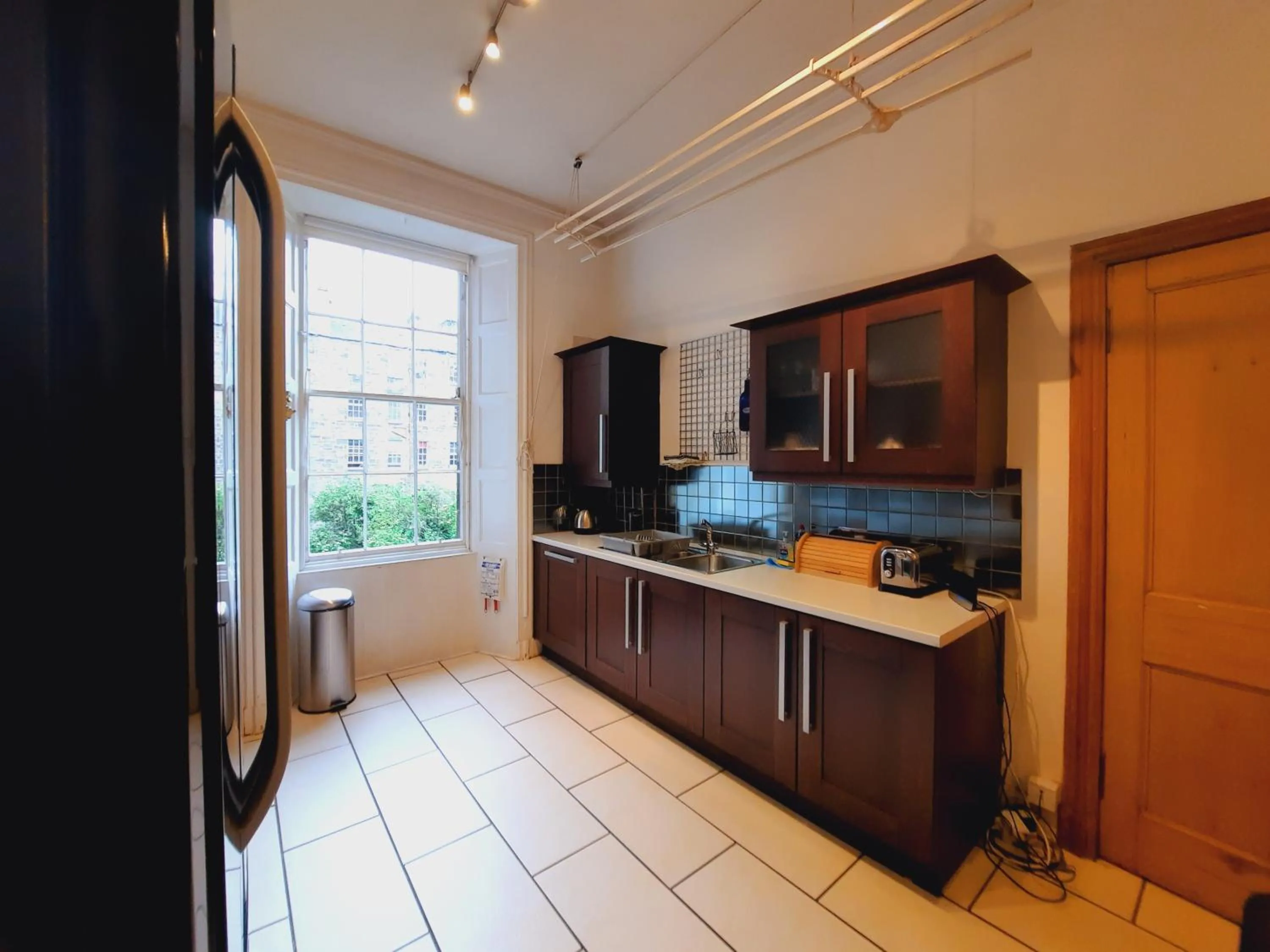 Kitchen or kitchenette in Cornwall Street - 297
