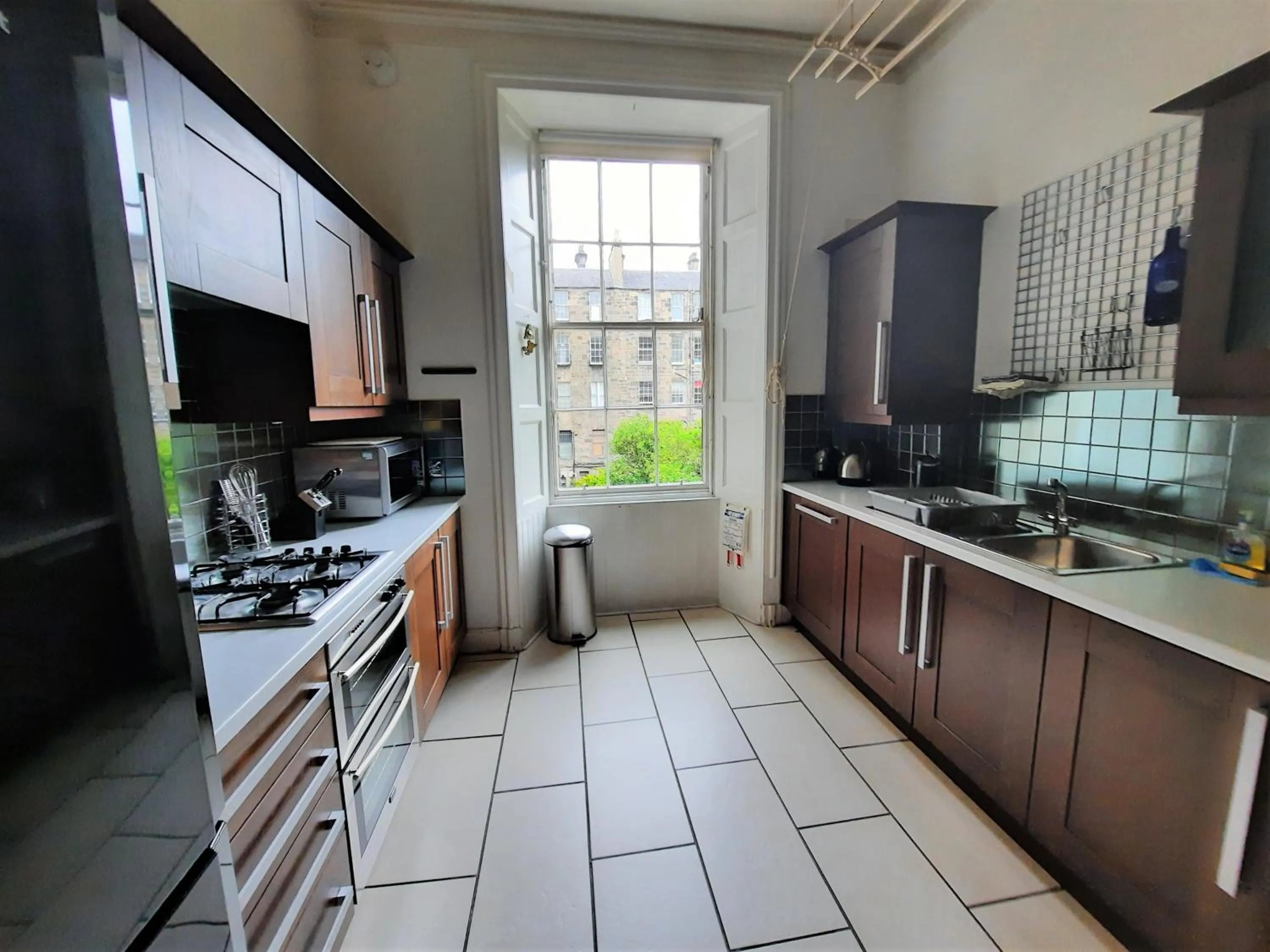 Kitchen or kitchenette in Cornwall Street - 297