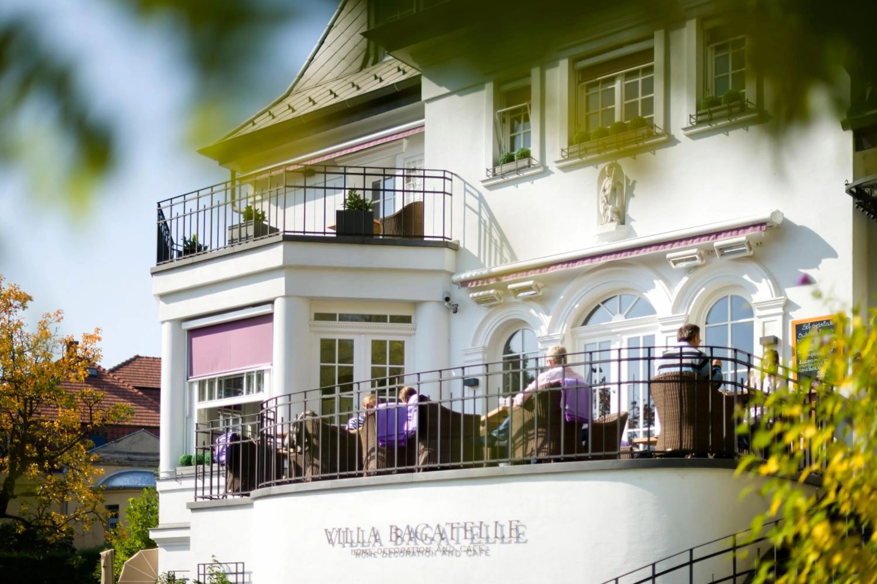 Restaurant/places to eat in Bagatelle Gardenhouse