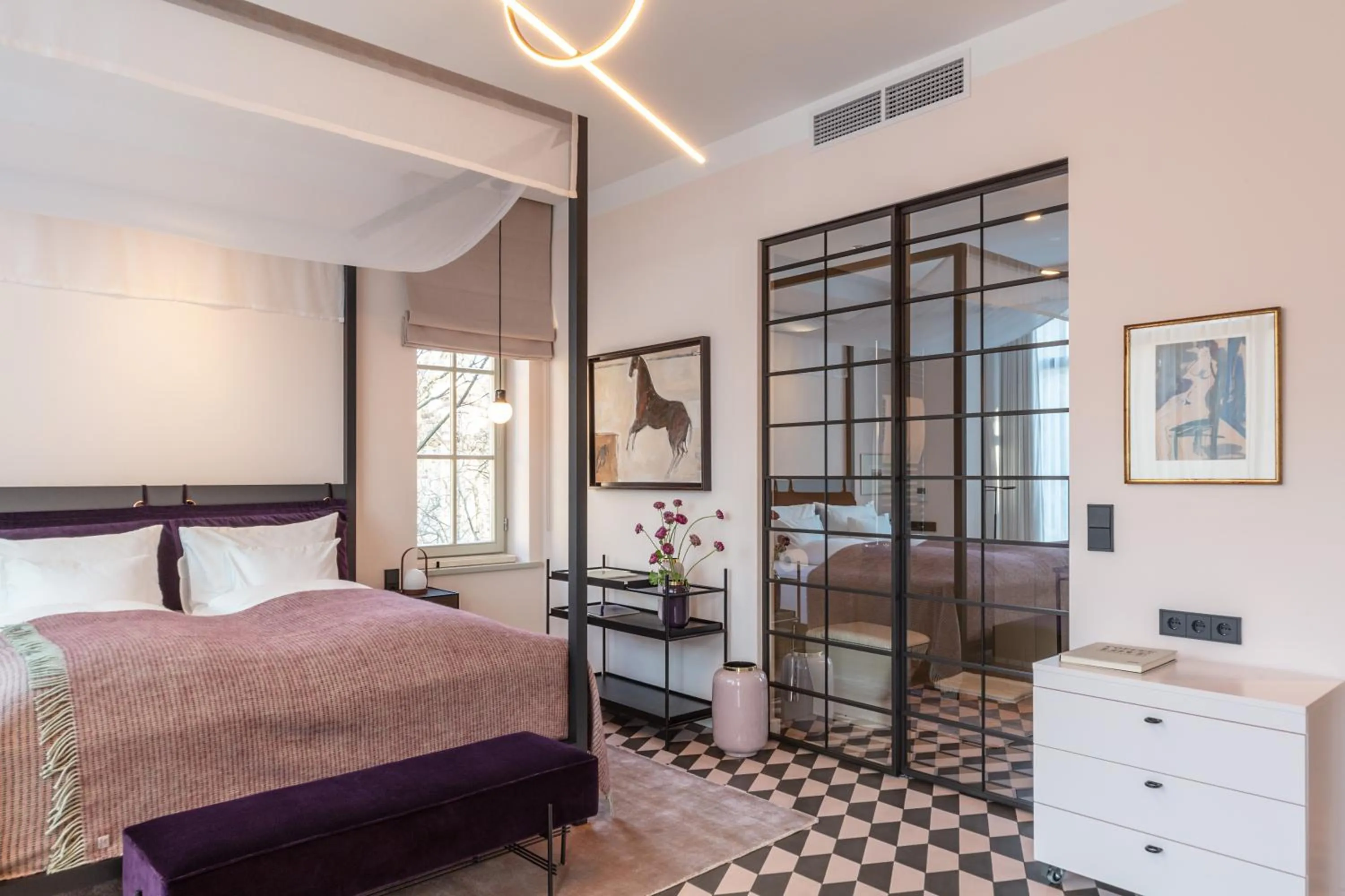 Photo of the whole room, Bed in Bagatelle Gardenhouse