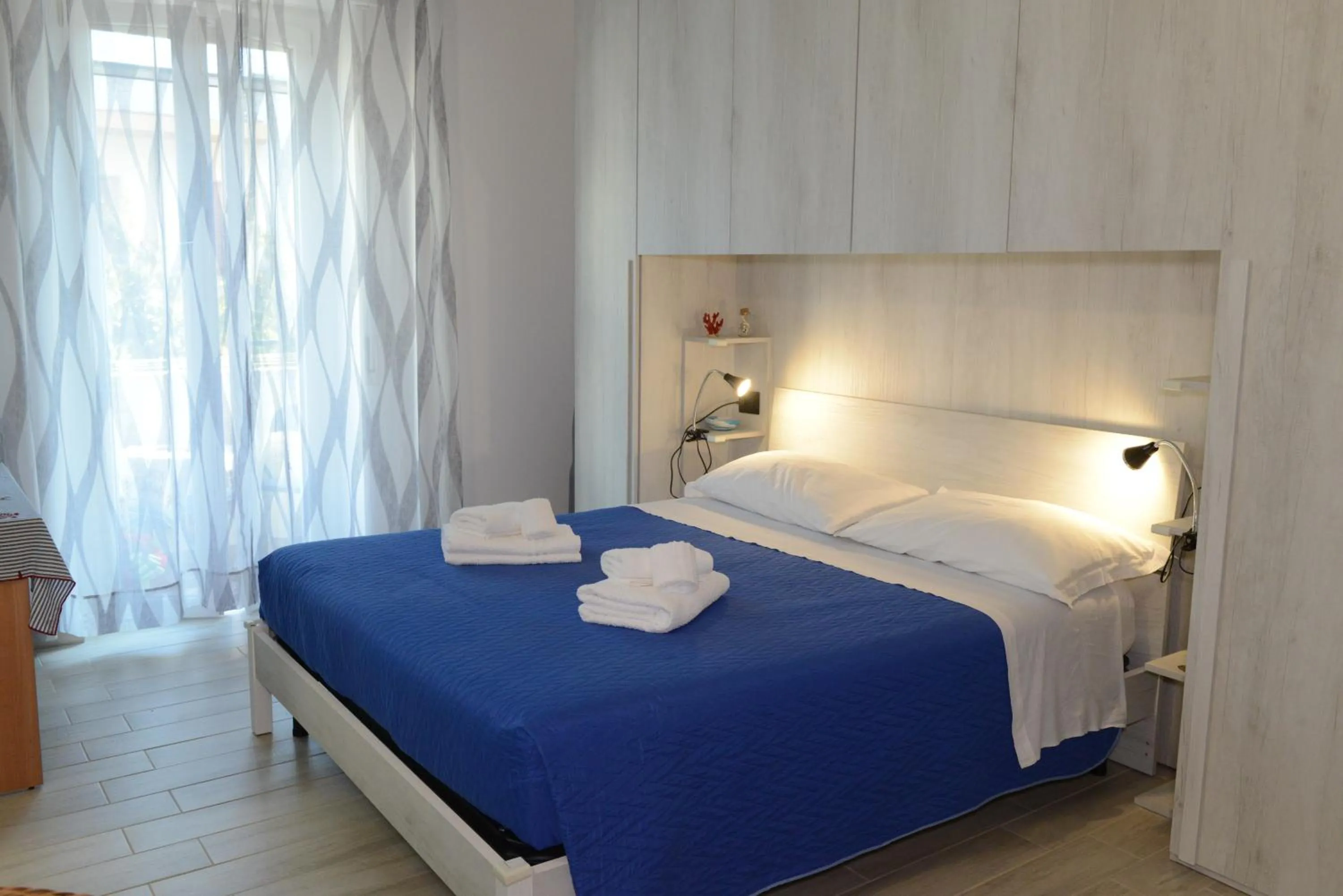 Photo of the whole room in B&B LaMarina