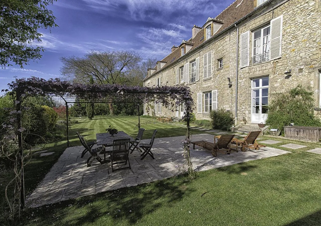 Garden view in Chambres d'hôtes de Parseval