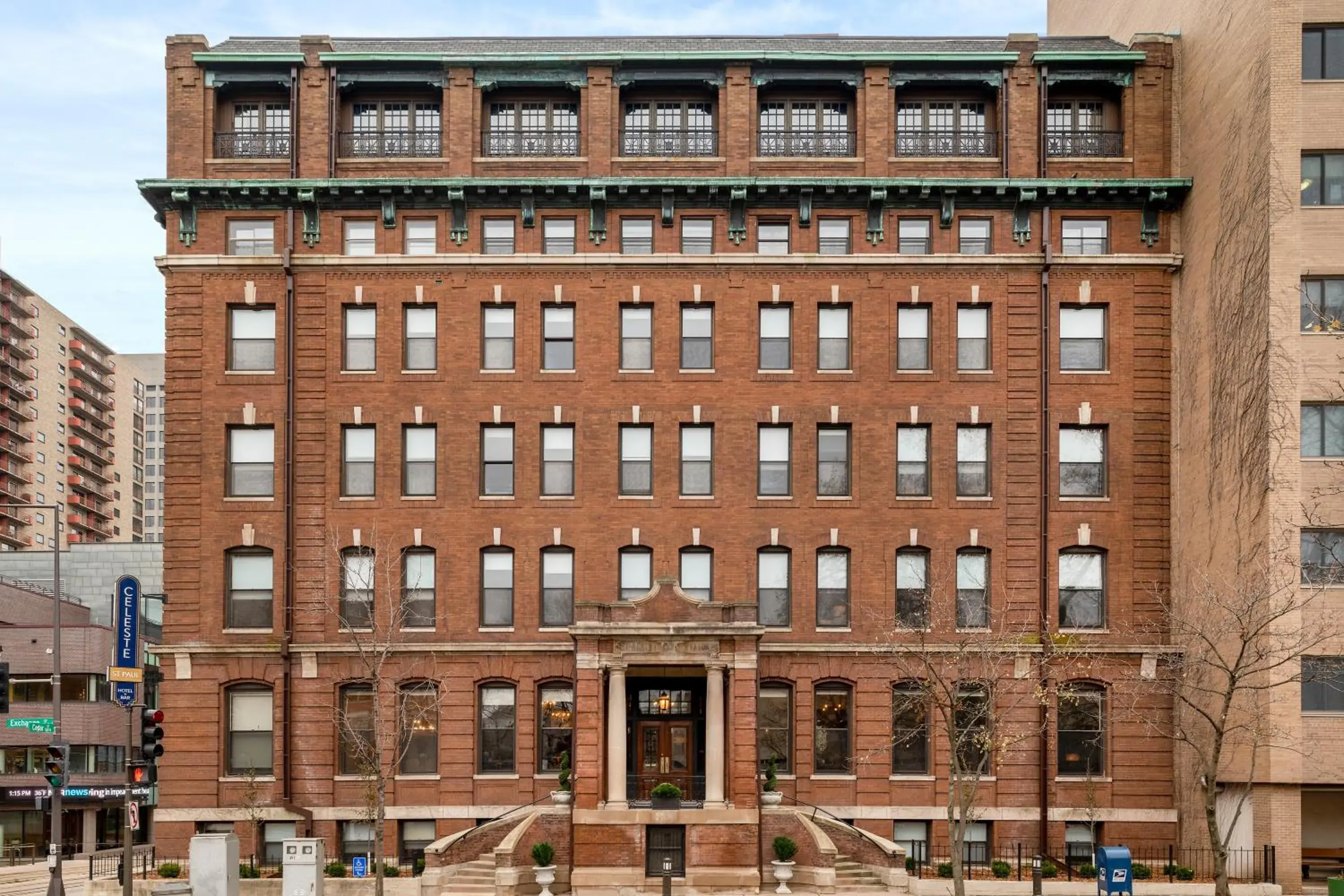 Property building in Celeste of St Paul Property building in Celeste of St Paul