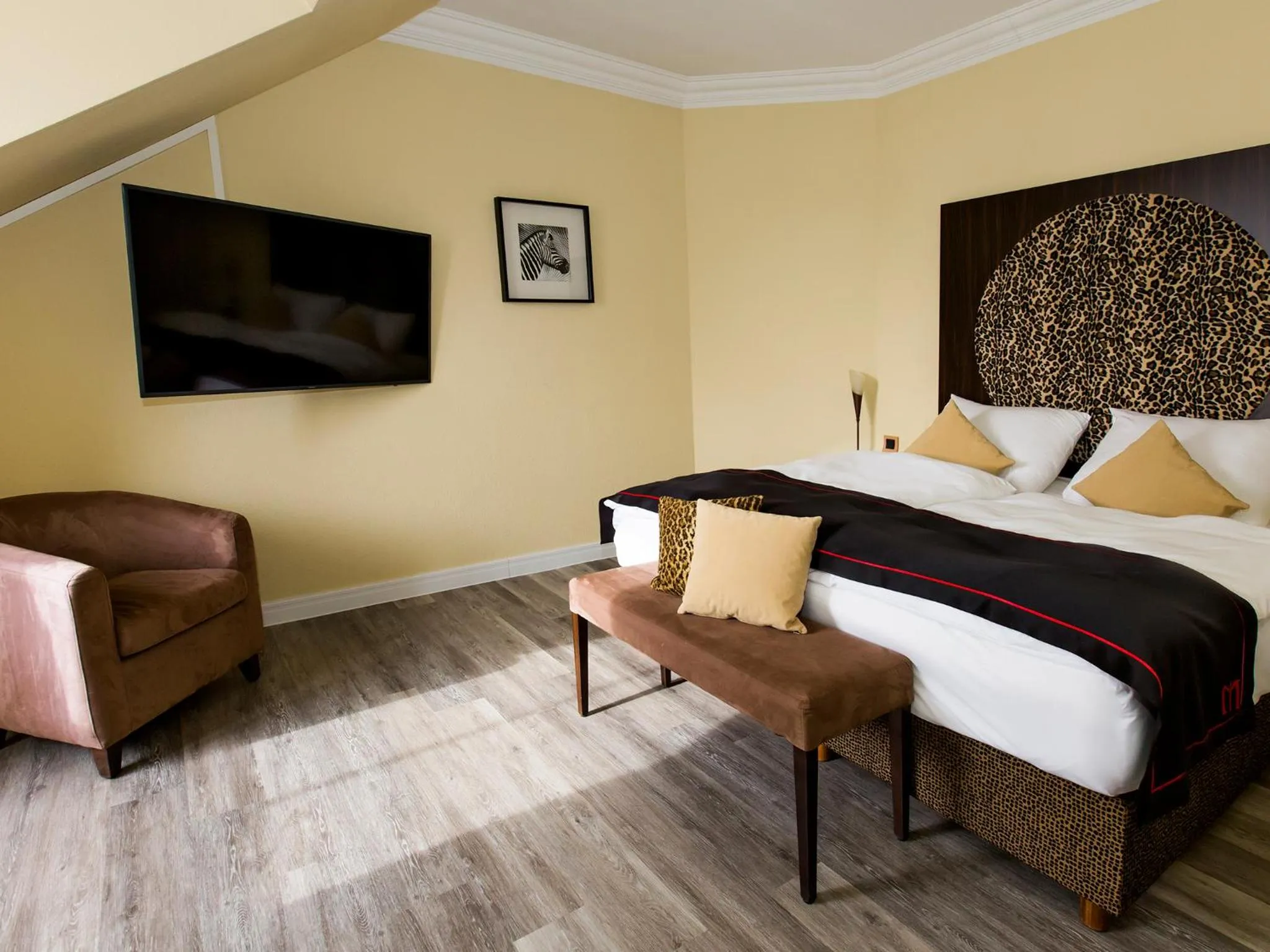 Photo of the whole room, Bed in DORMERO Hotel München-Kirchheim Messe