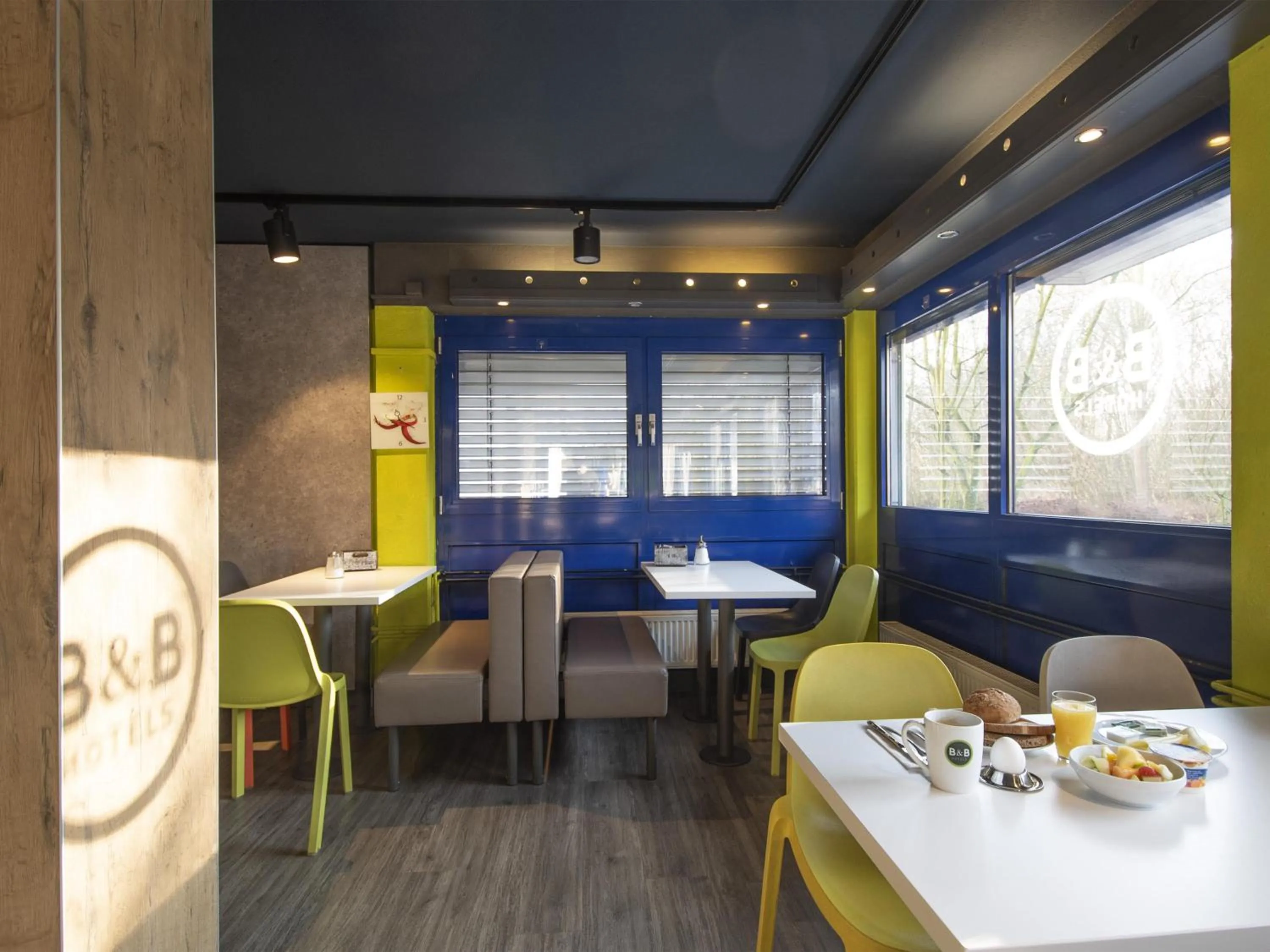 Restaurant/places to eat in B&B HOTEL Düren