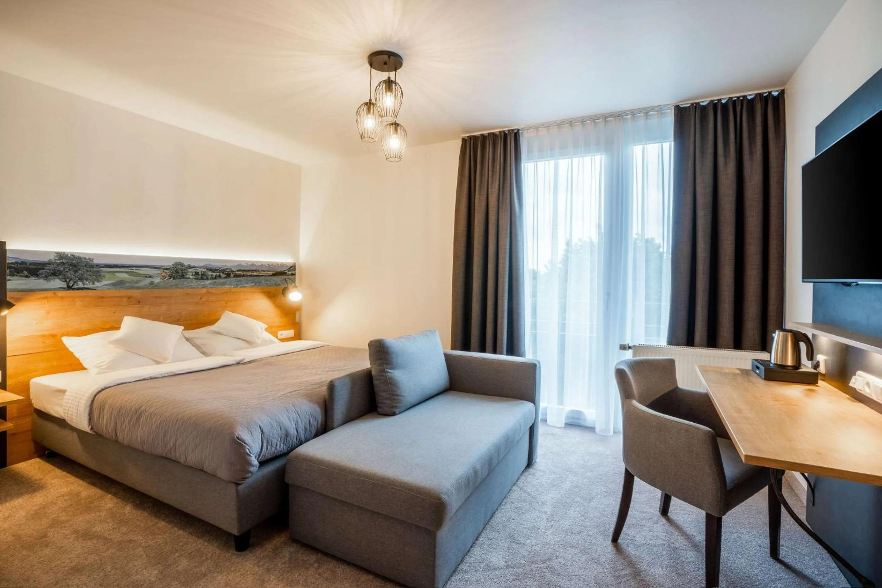 Photo of the whole room, Bed in Quality Hotel & Suites Muenchen Messe