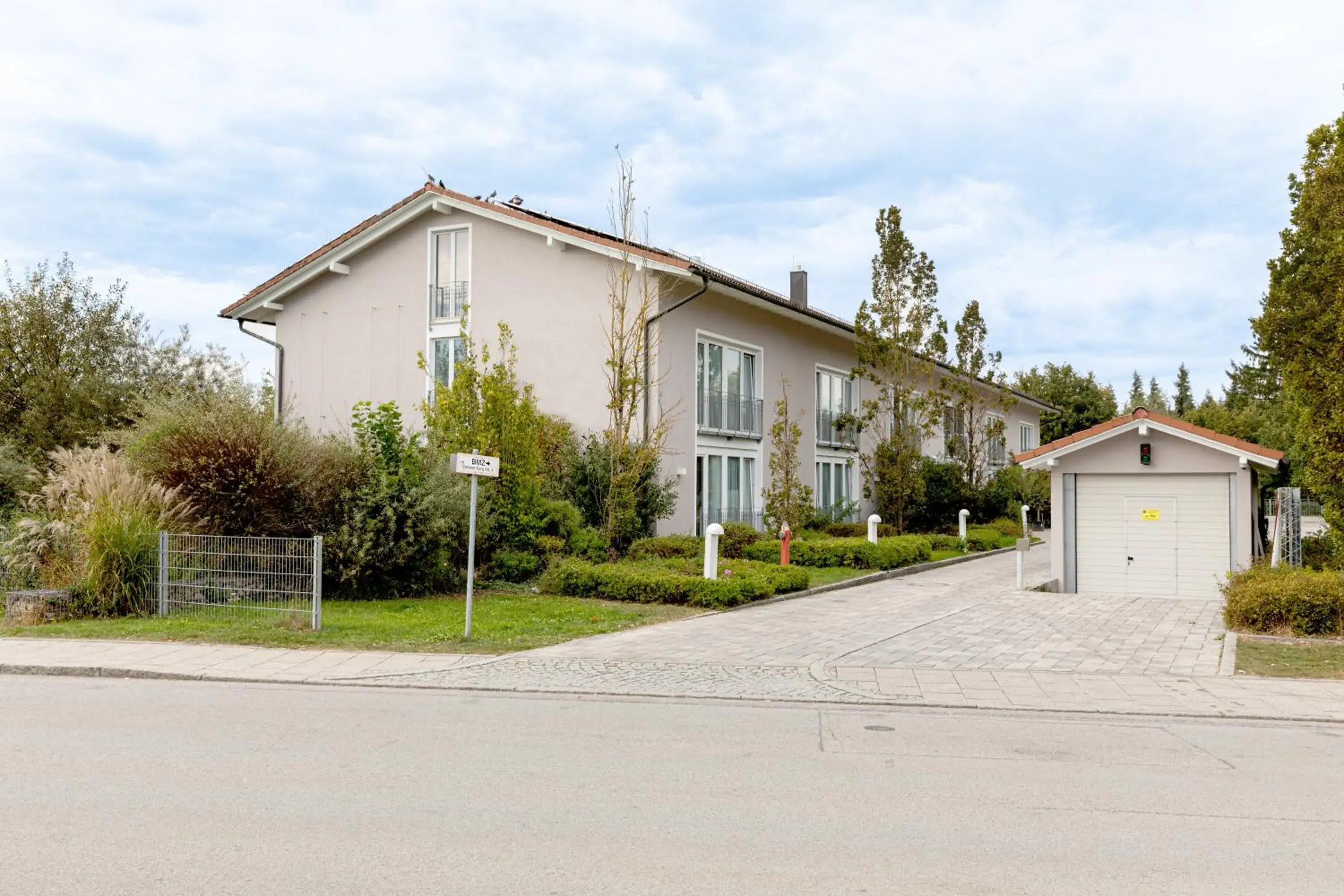 Property building in Quality Hotel & Suites Muenchen Messe Property building in Quality Hotel & Suites Muenchen Messe