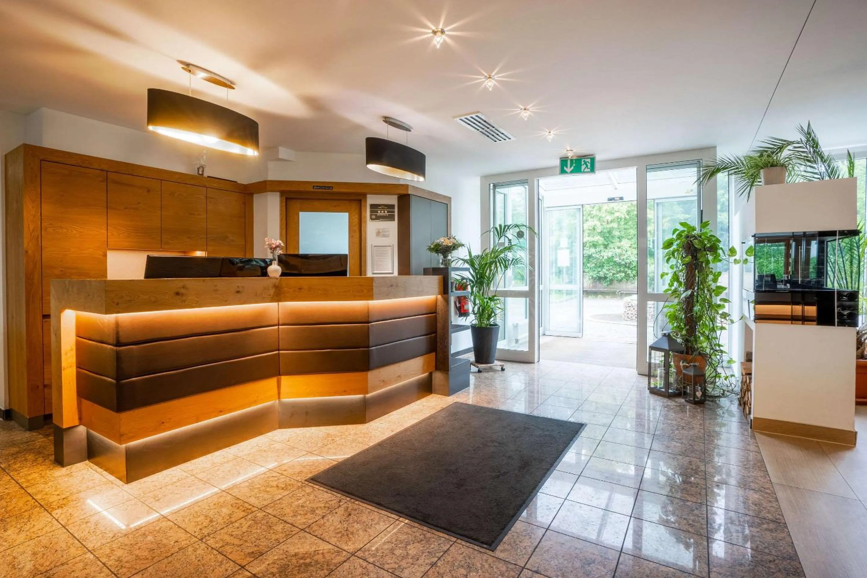 Lobby or reception in Quality Hotel & Suites Muenchen Messe