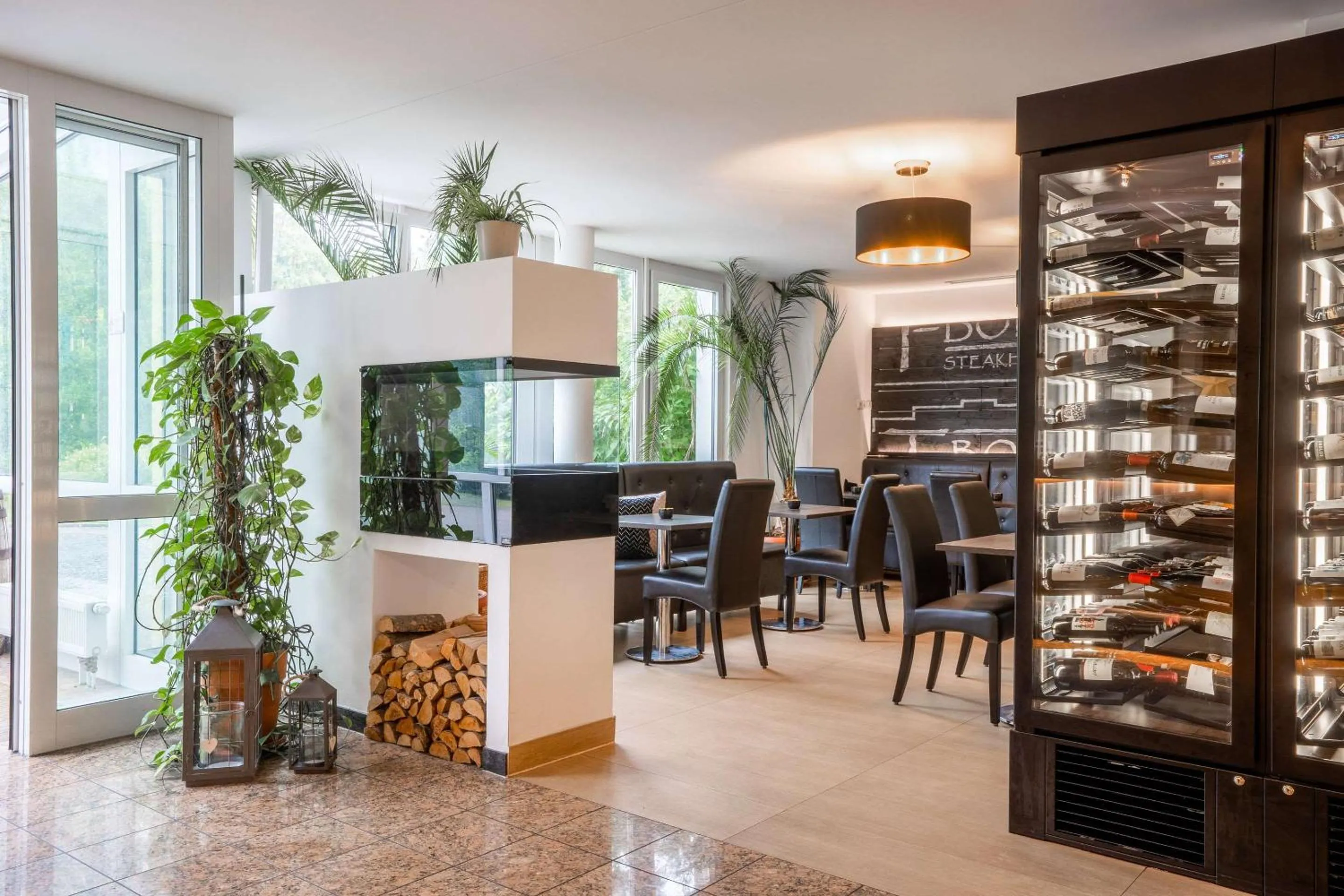 Lobby or reception in Quality Hotel & Suites Muenchen Messe