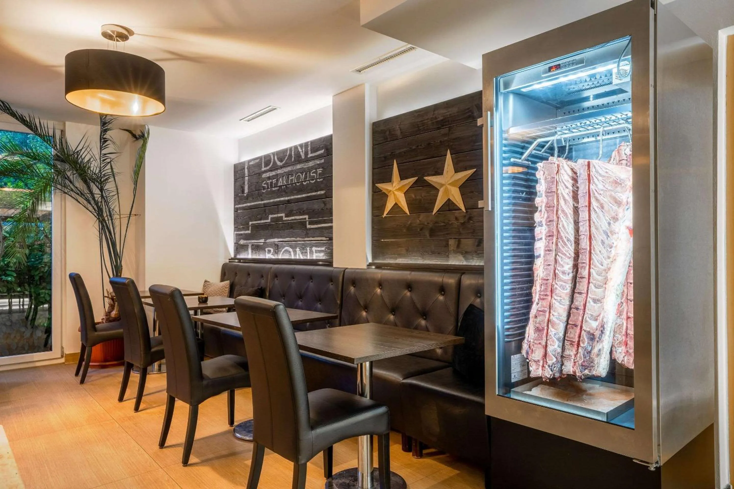 Lobby or reception in Quality Hotel & Suites Muenchen Messe