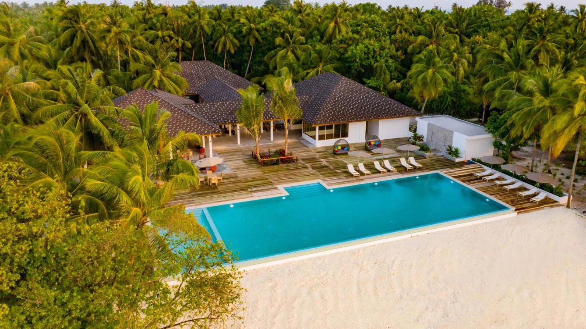 Property building in Fiyavalhu Resort Maldives