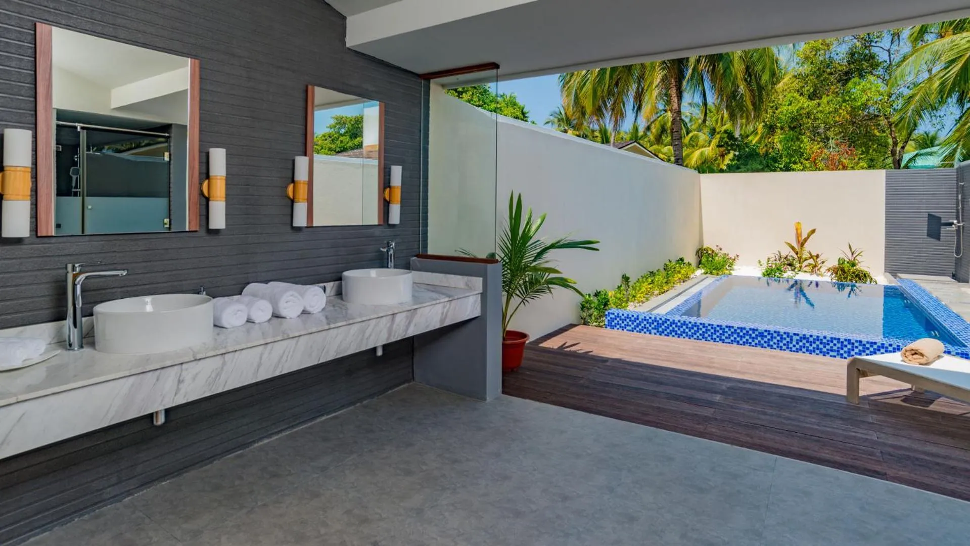 Bathroom in Fiyavalhu Resort Maldives