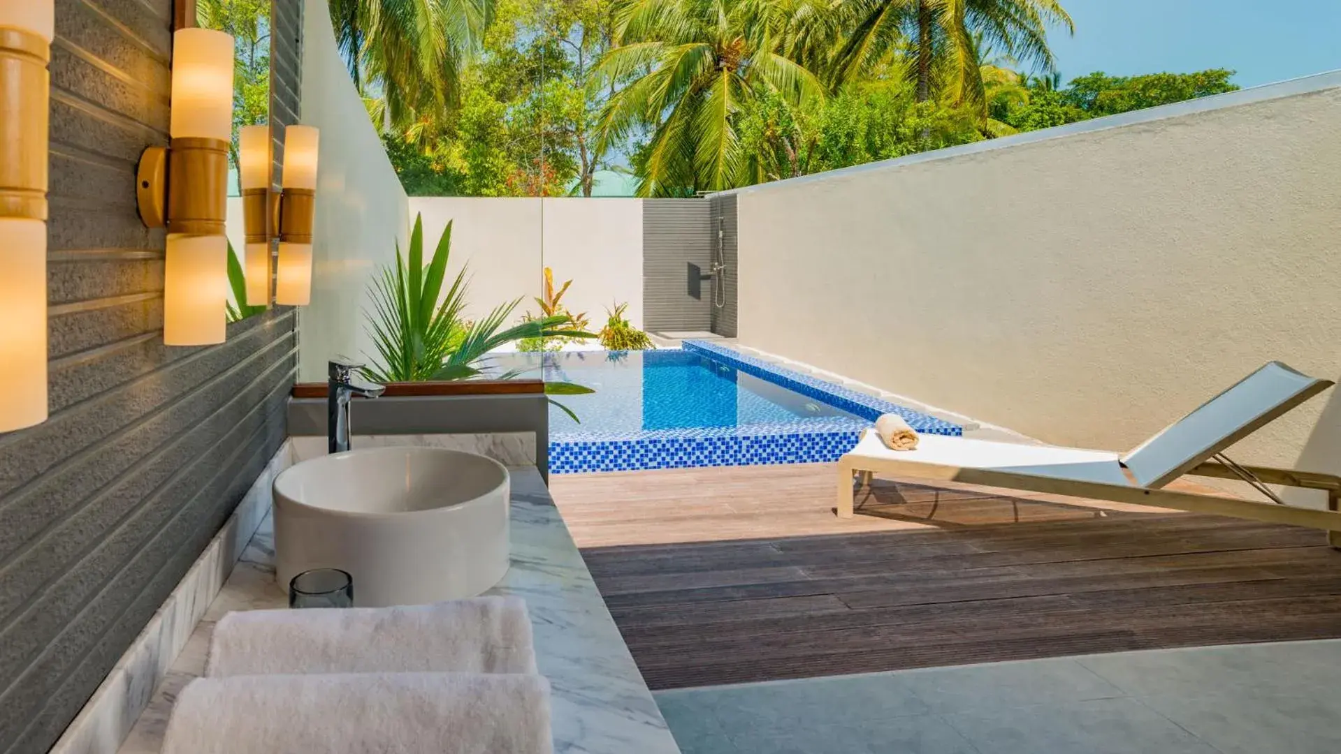 Swimming pool in Fiyavalhu Resort Maldives Swimming pool in Fiyavalhu Resort Maldives