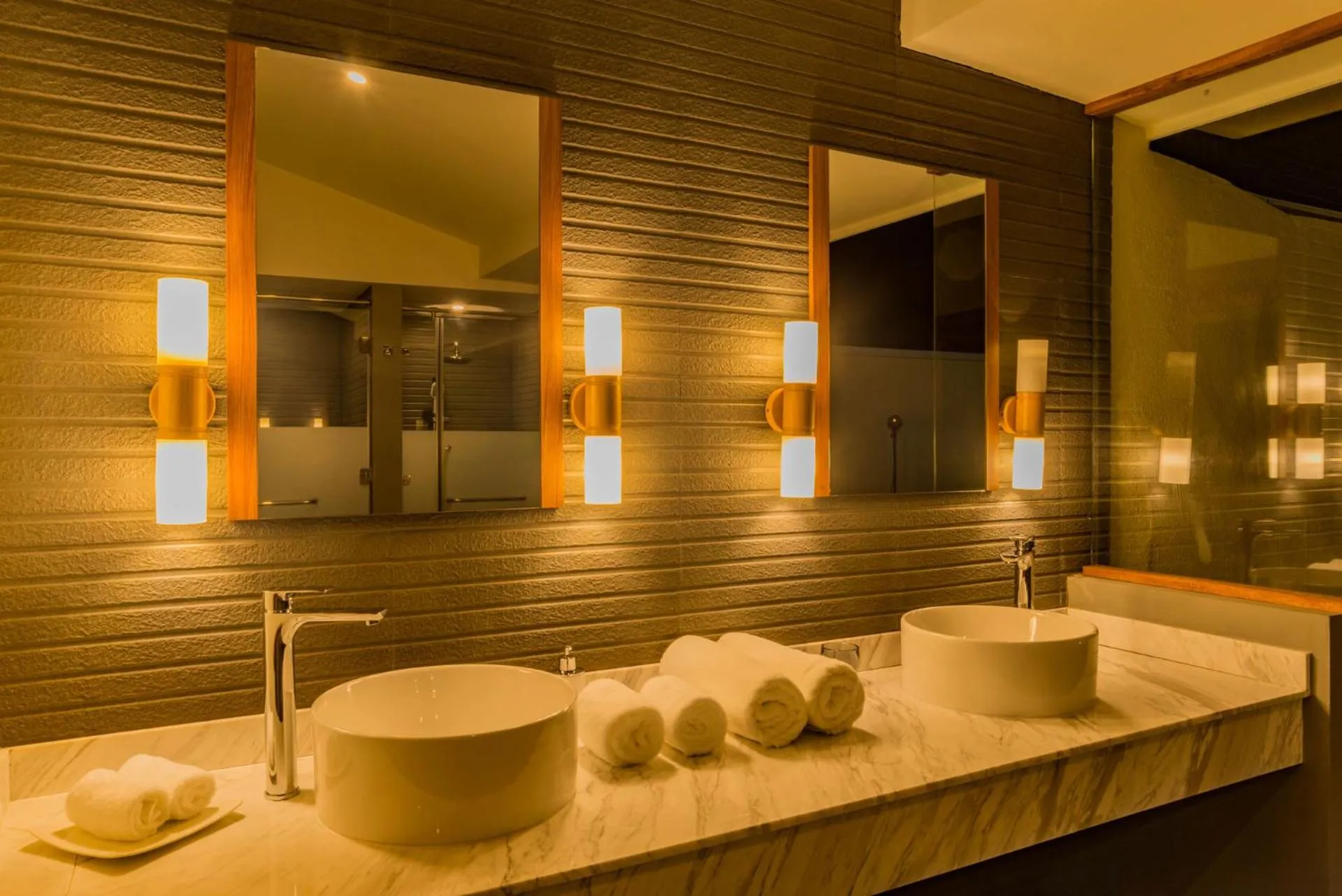 Bathroom in Fiyavalhu Resort Maldives