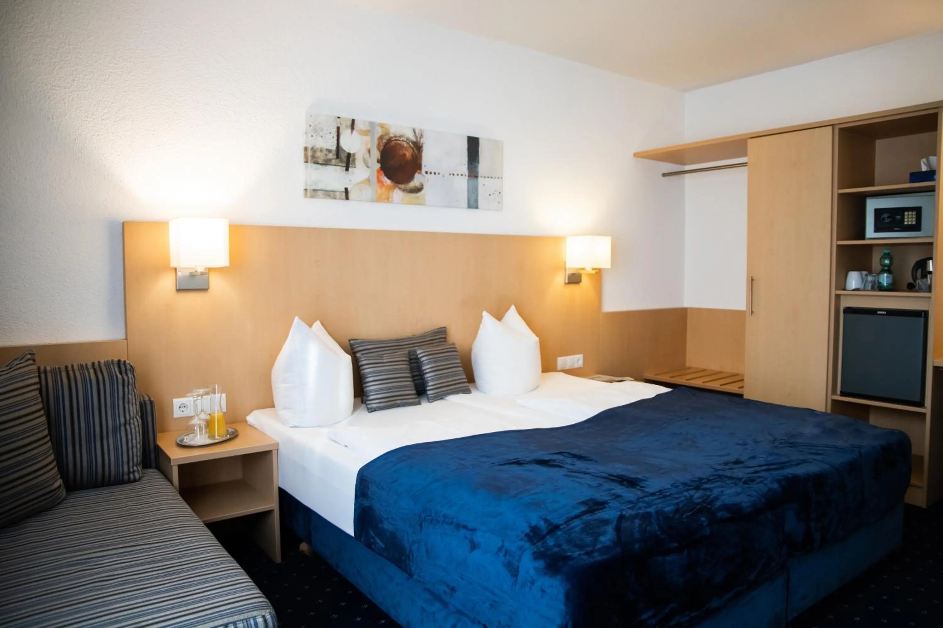 Photo of the whole room, Bed in Hotel Bettina garni