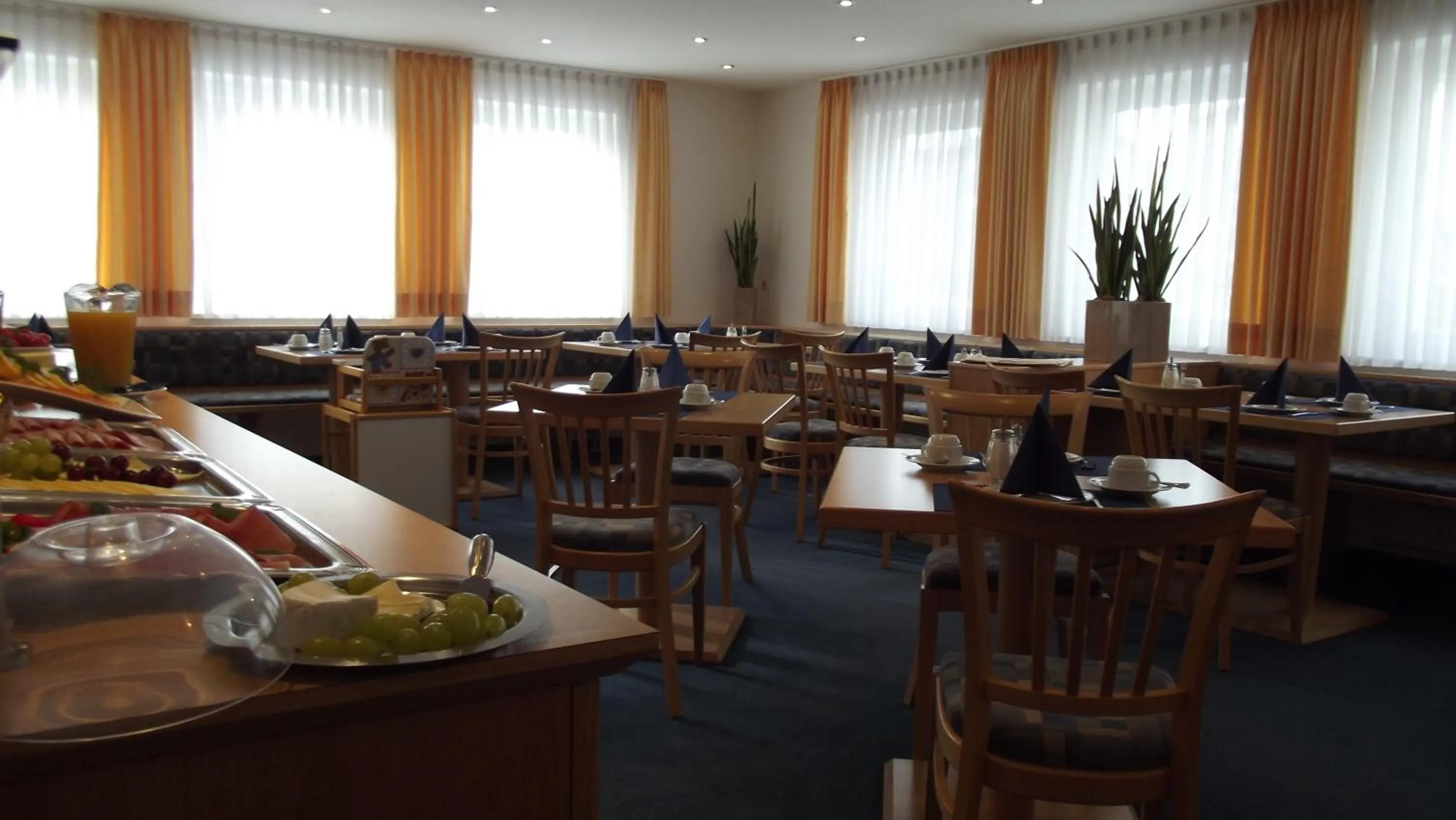 Restaurant/places to eat in Hotel Bettina garni