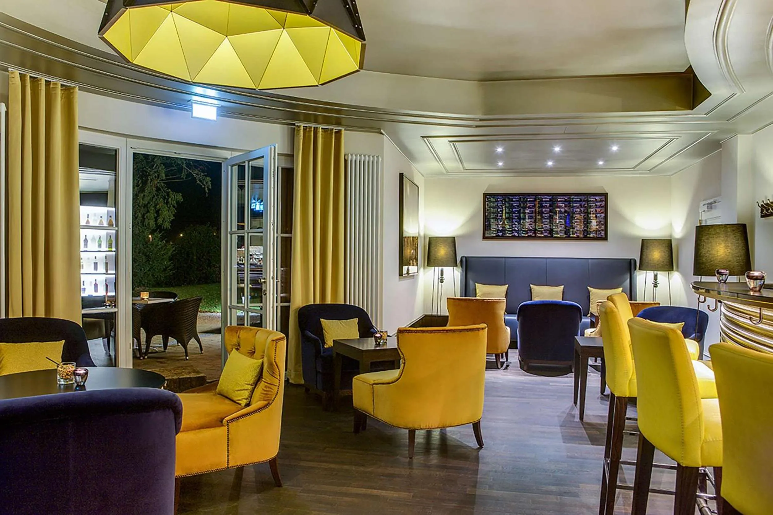 Lounge or bar in Dorint Parkhotel Meißen