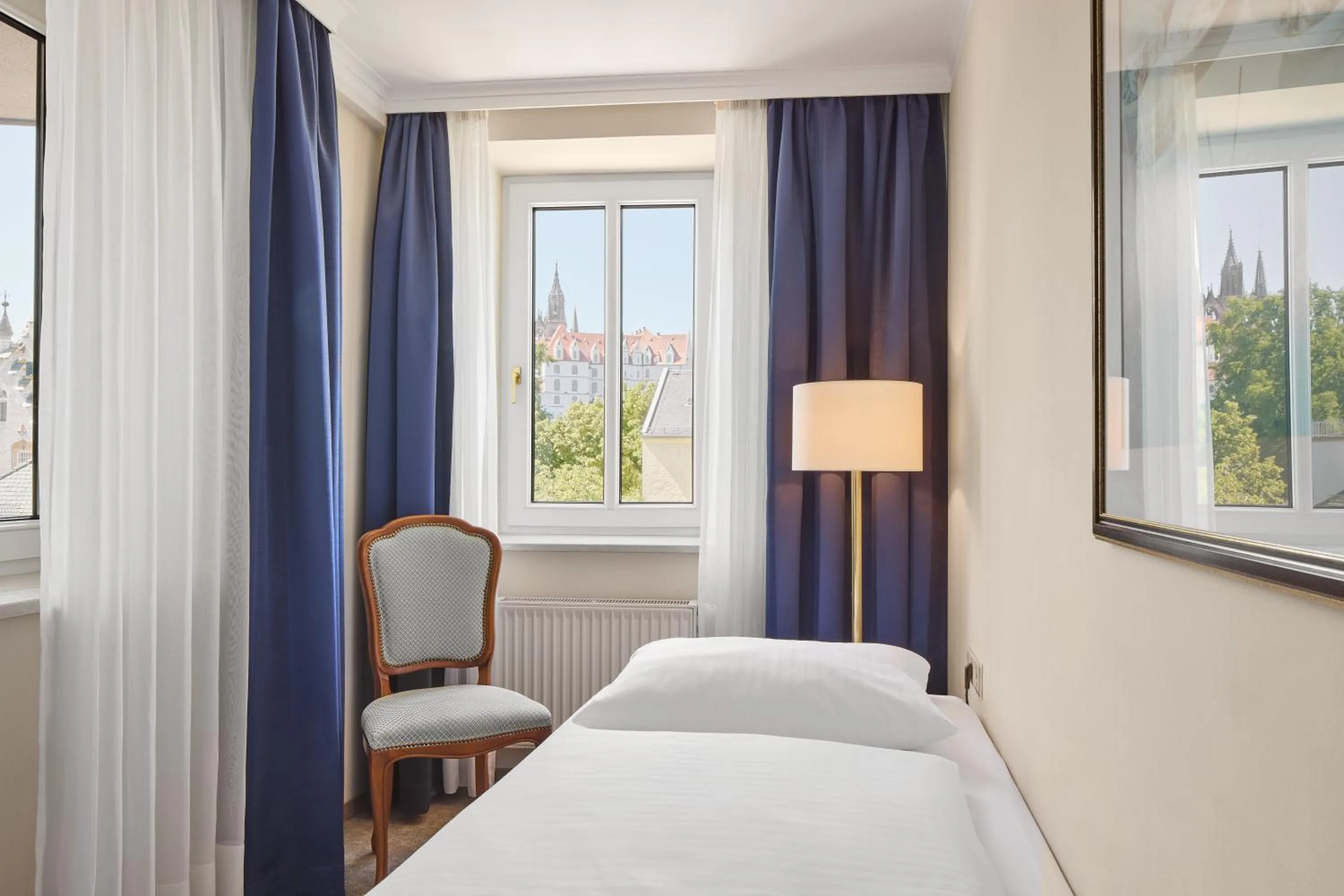 Photo of the whole room, Bed in Dorint Parkhotel Meißen