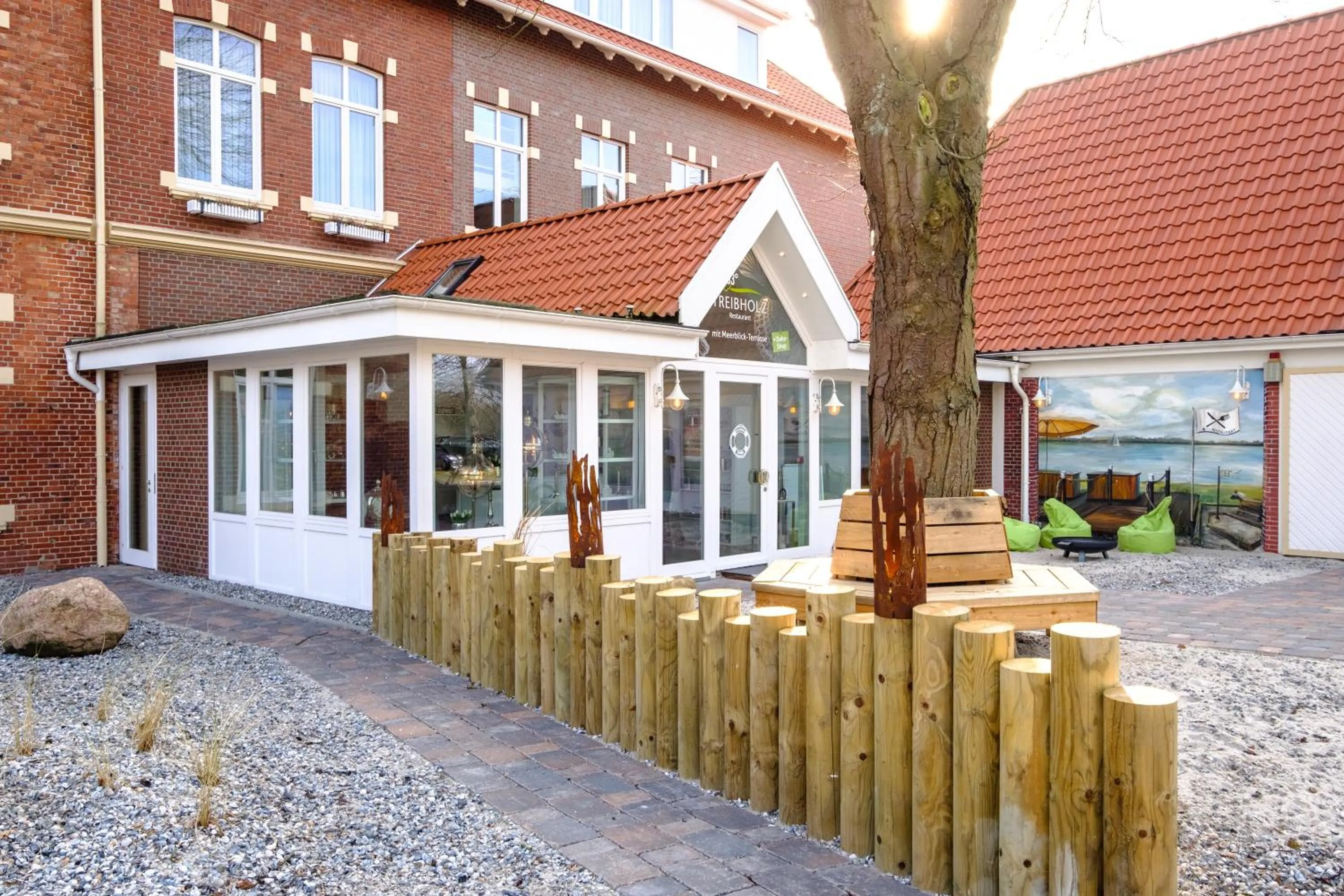 Facade/entrance in Das 53°Hotel