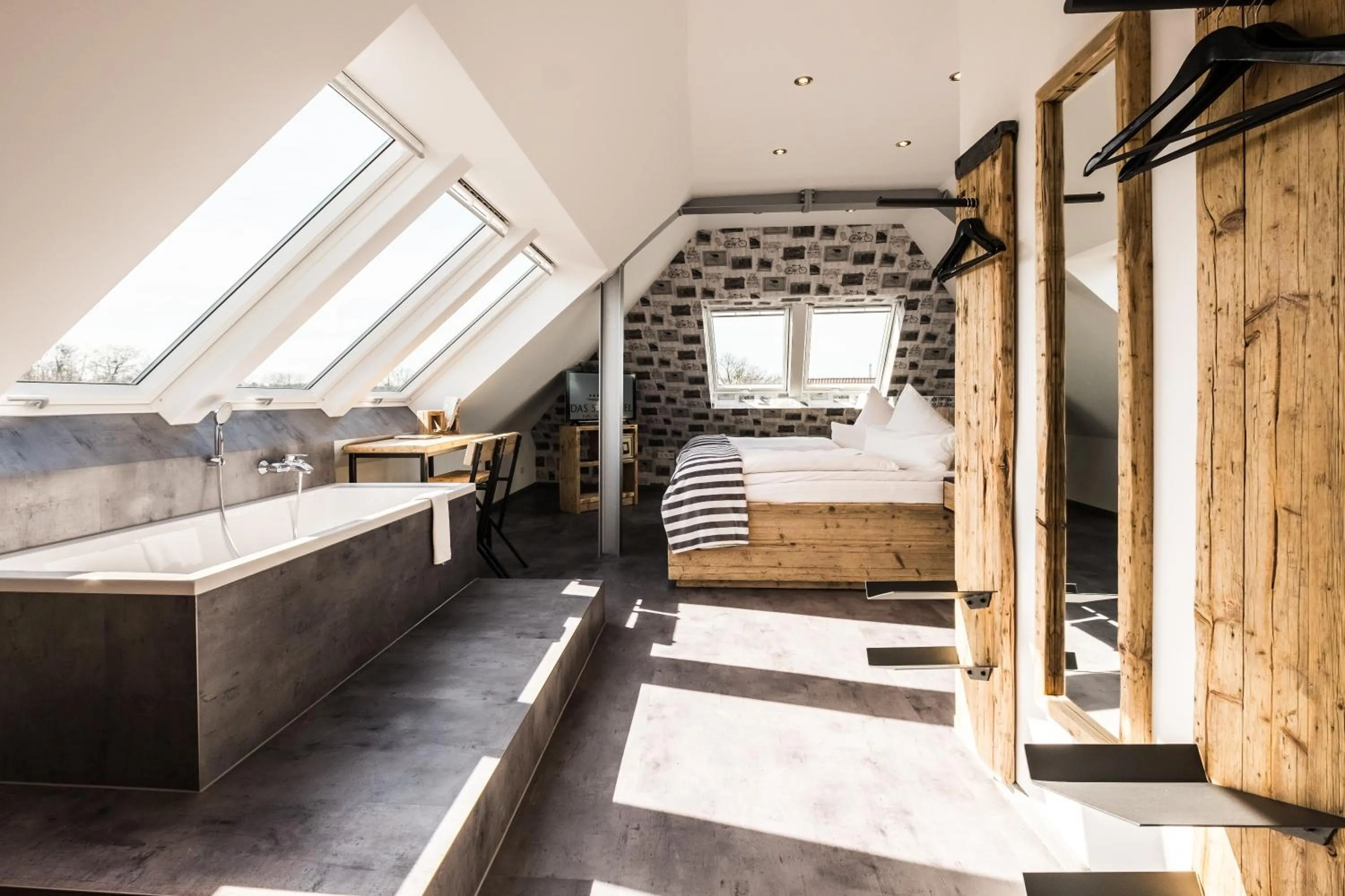 Photo of the whole room, Bed in Das 53°Hotel