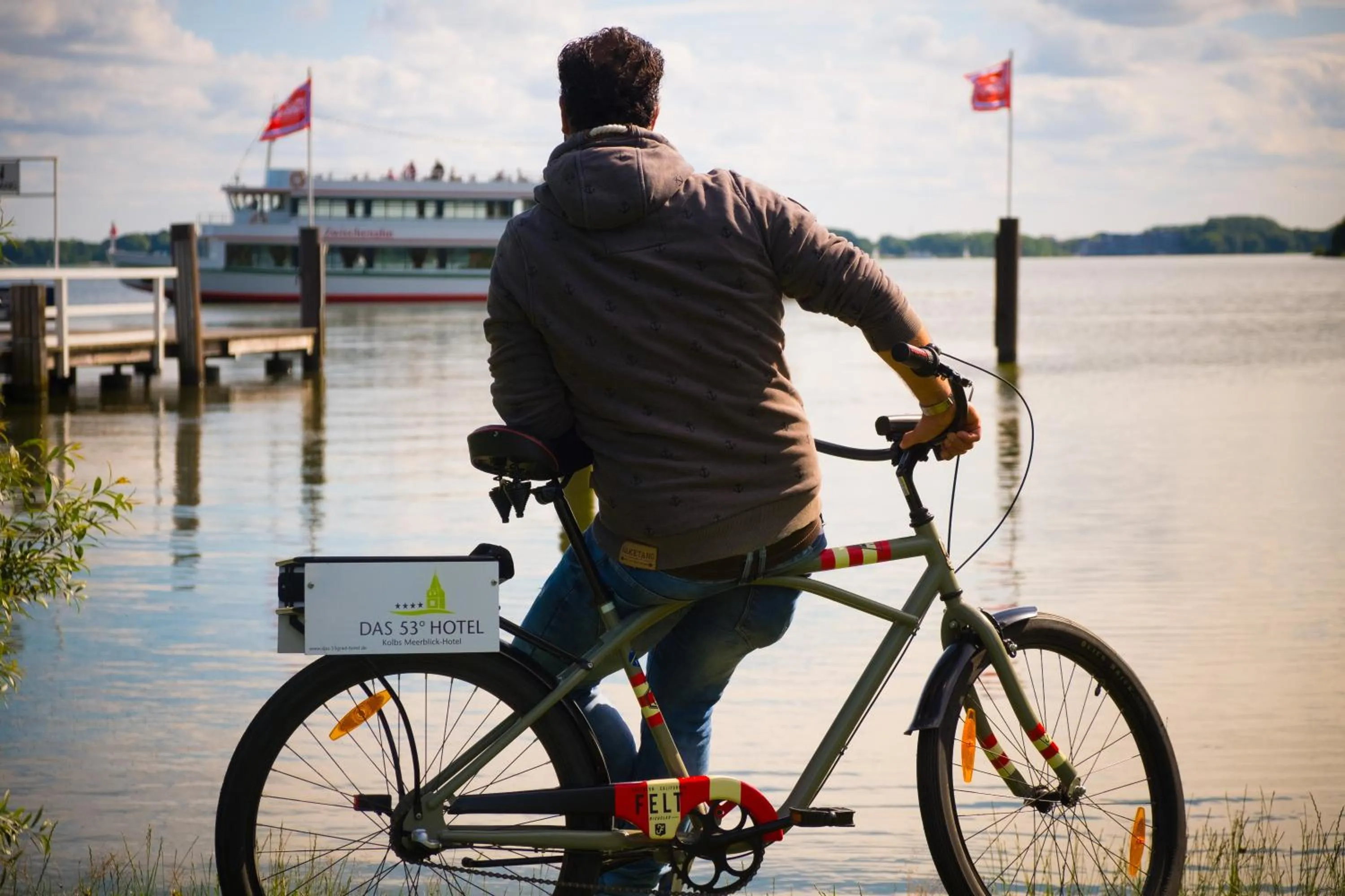 Cycling in Das 53°Hotel