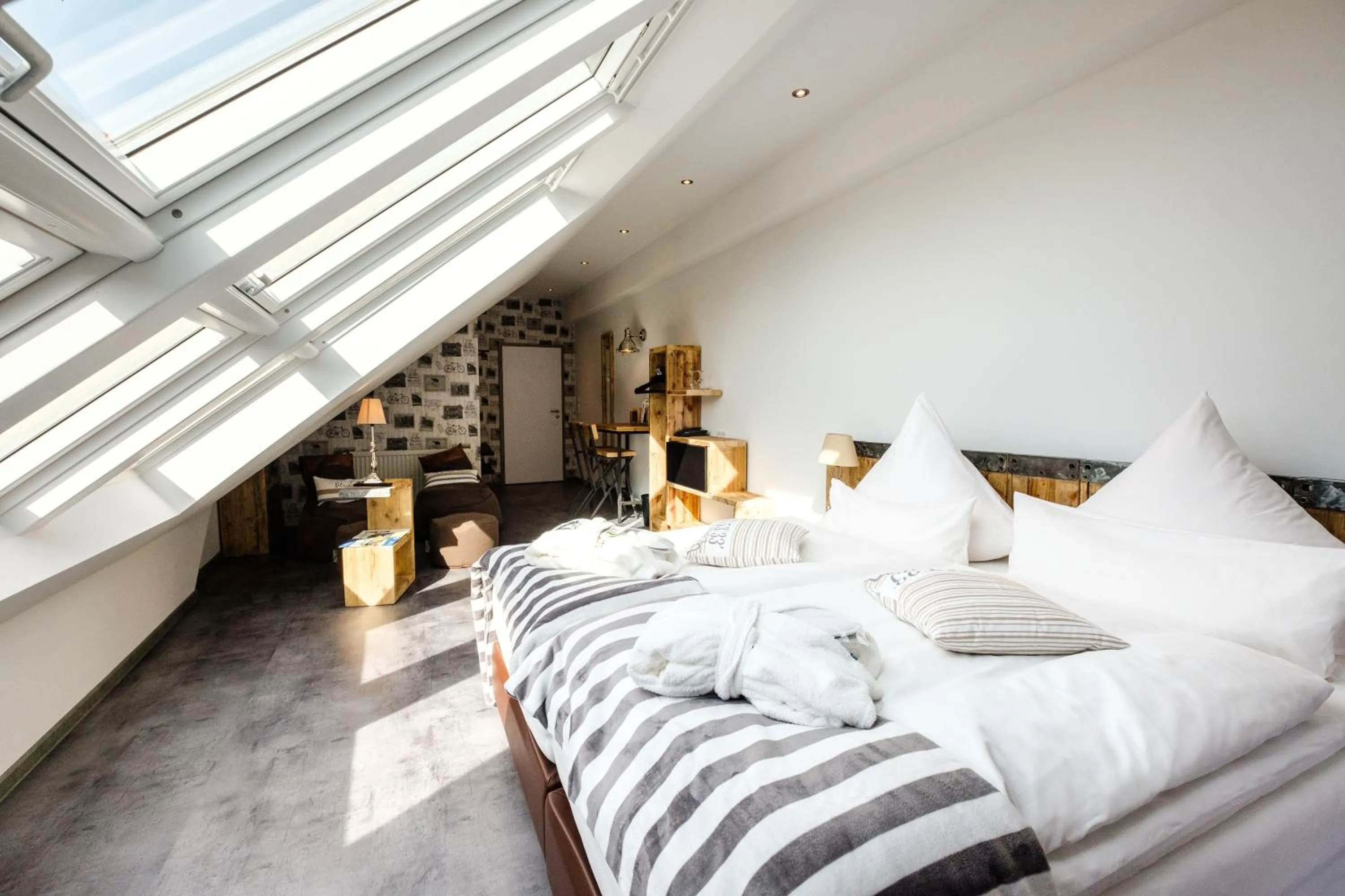 Photo of the whole room, Bed in Das 53°Hotel