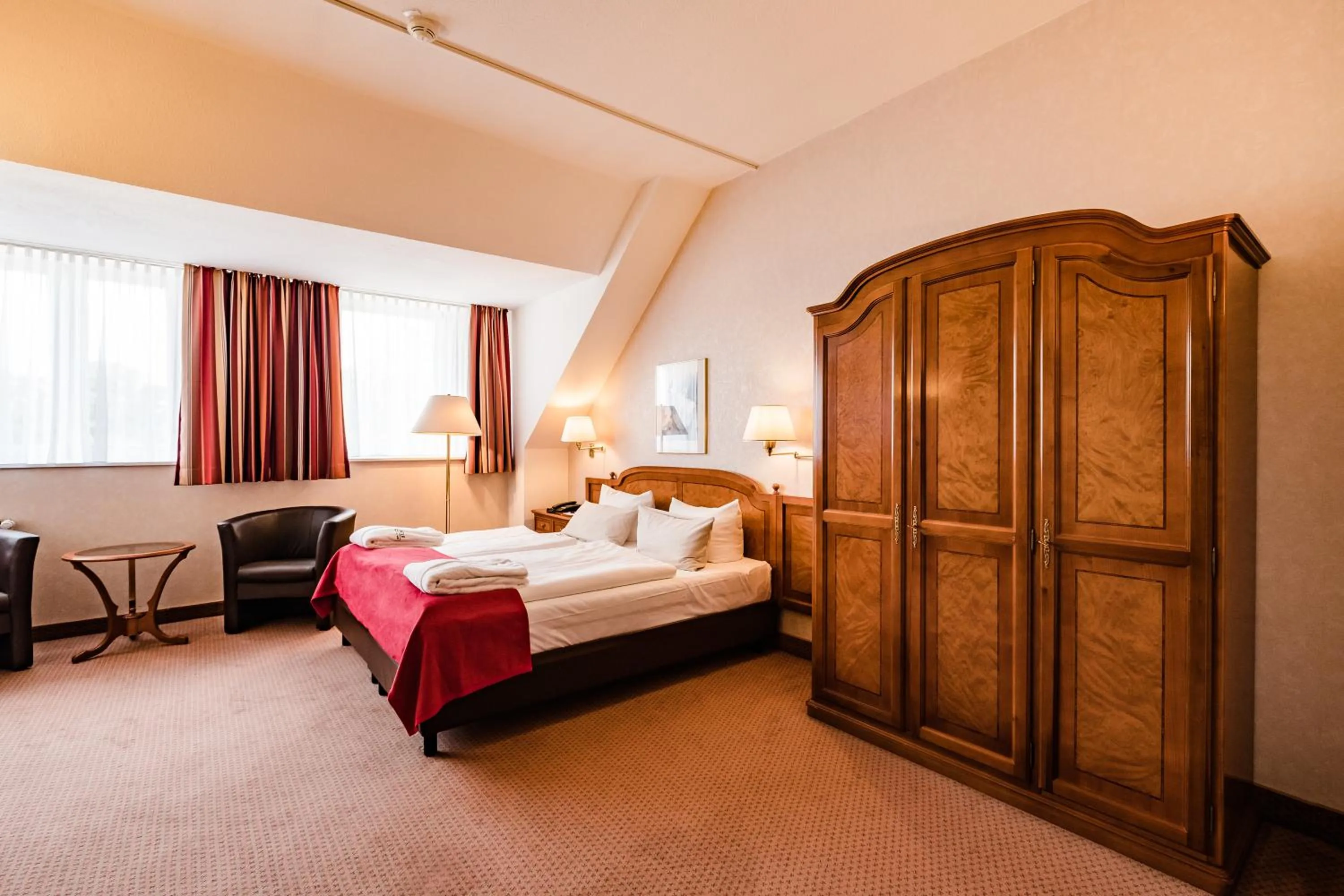 Photo of the whole room, Bed in Das 53°Hotel