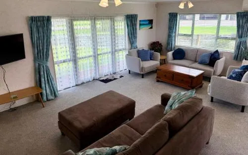 Waihi Getaway - Waihi Beach Holiday Home