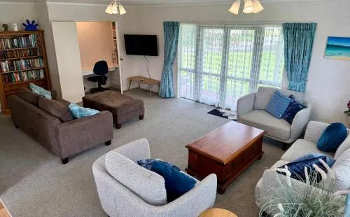 Waihi Getaway - Waihi Beach Holiday Home