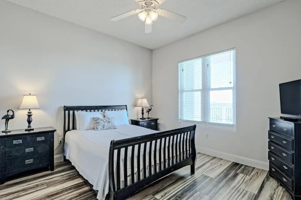 Bed in The Wharf 912