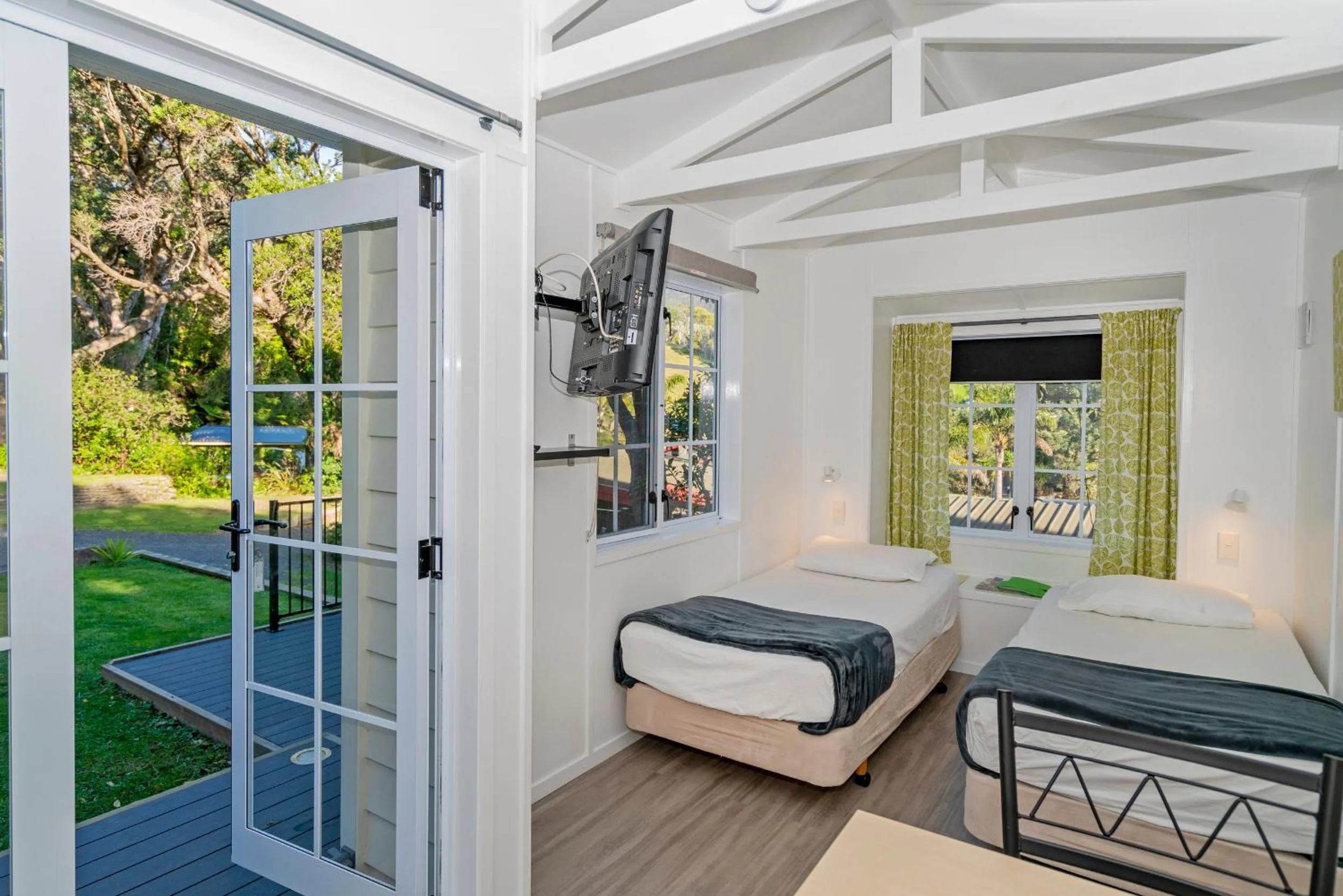 Bedroom, Bed in Anglers Lodge