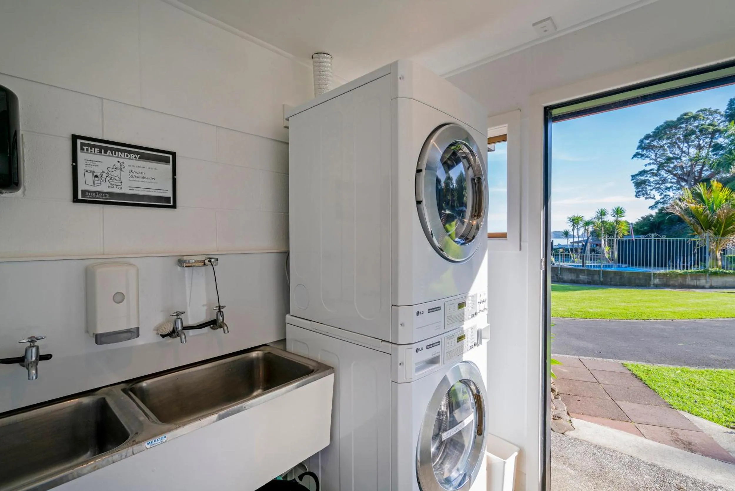 Area and facilities in Anglers Lodge