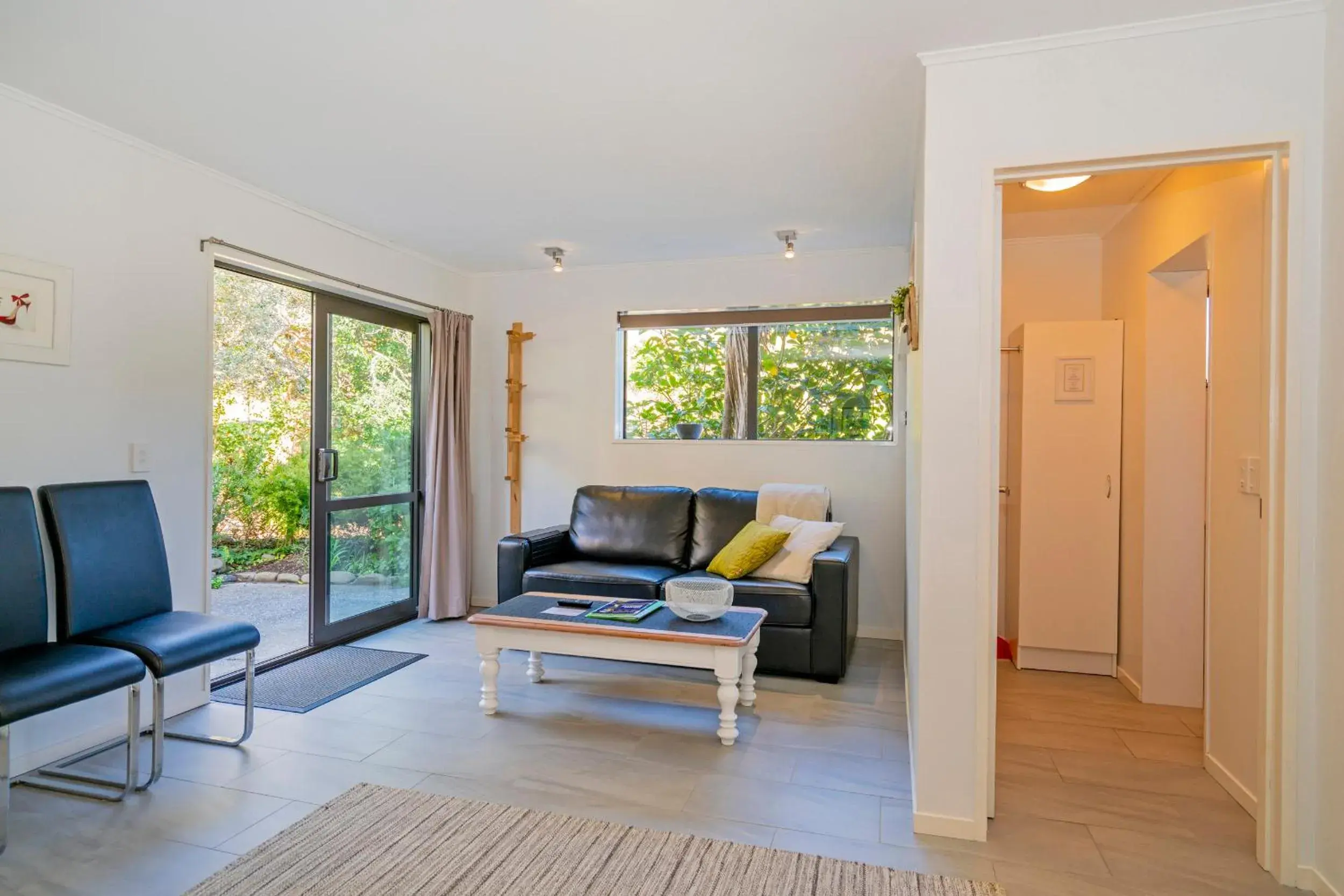 One-Bedroom Deluxe Unit in Anglers Lodge One-Bedroom Deluxe Unit in Anglers Lodge