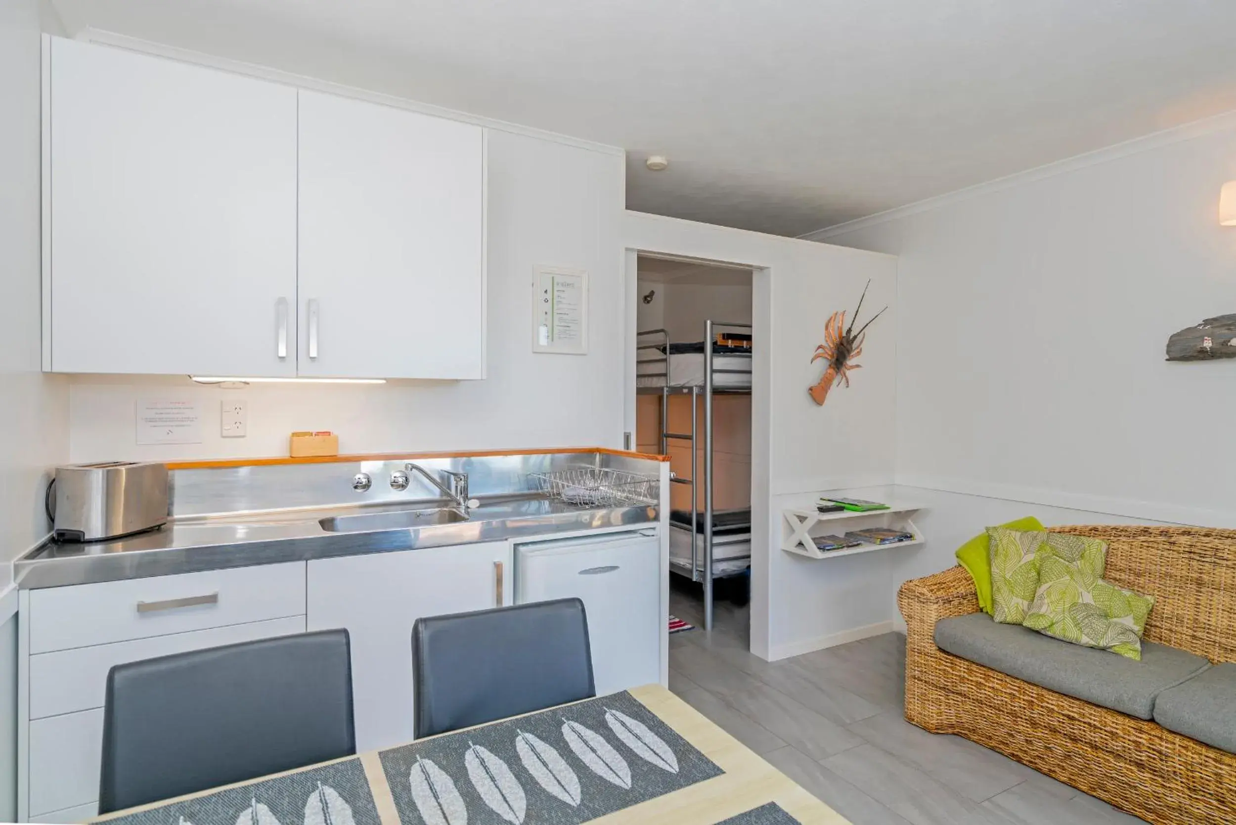 One-Bedroom Cabin - Shared Bathroom and Toilet in Anglers Lodge One-Bedroom Cabin - Shared Bathroom and Toilet in Anglers Lodge