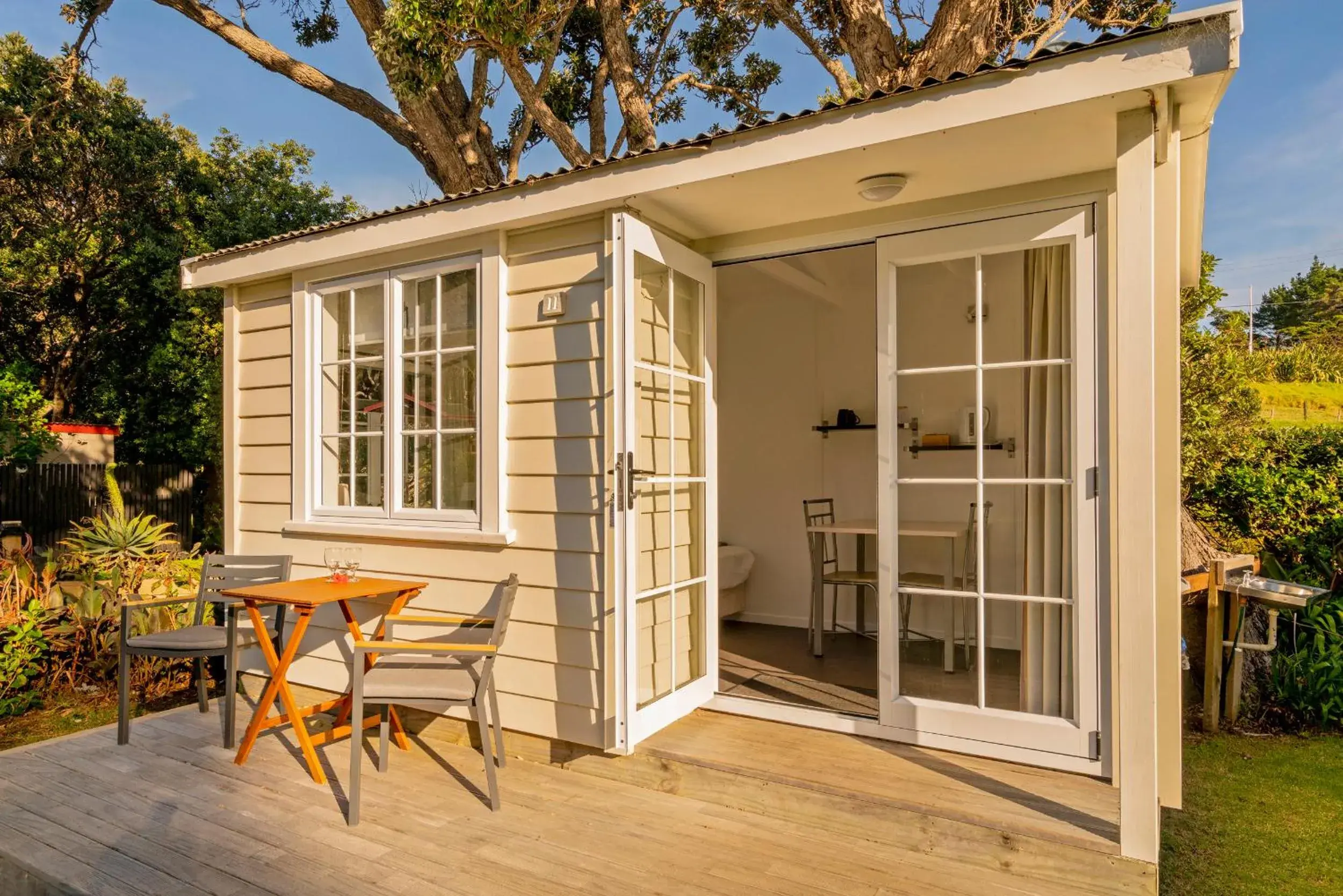 Basic Cabin - Shared Bathroom and Toilet in Anglers Lodge Basic Cabin - Shared Bathroom and Toilet in Anglers Lodge