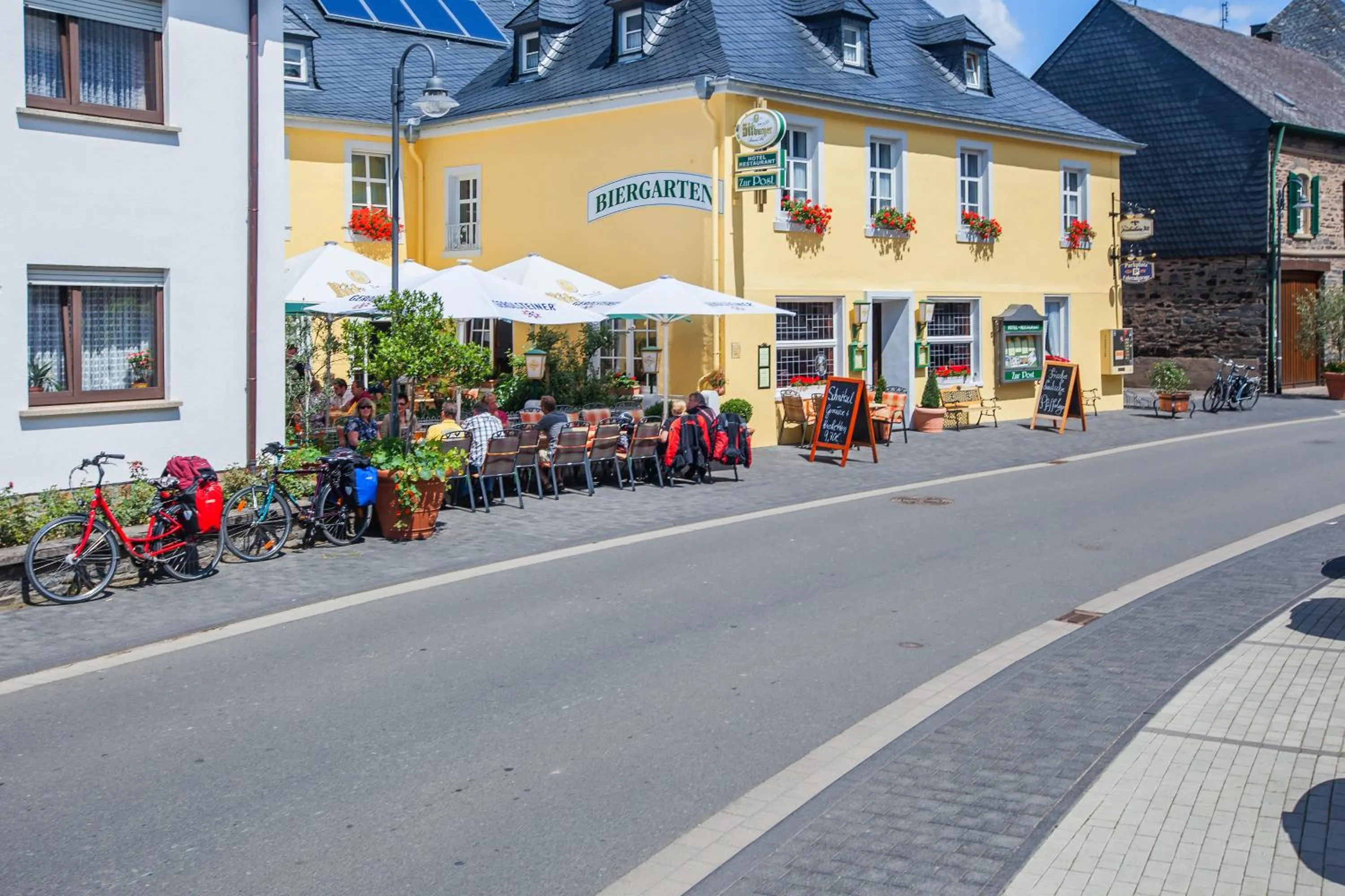 Facade/entrance in Hotel zur Post