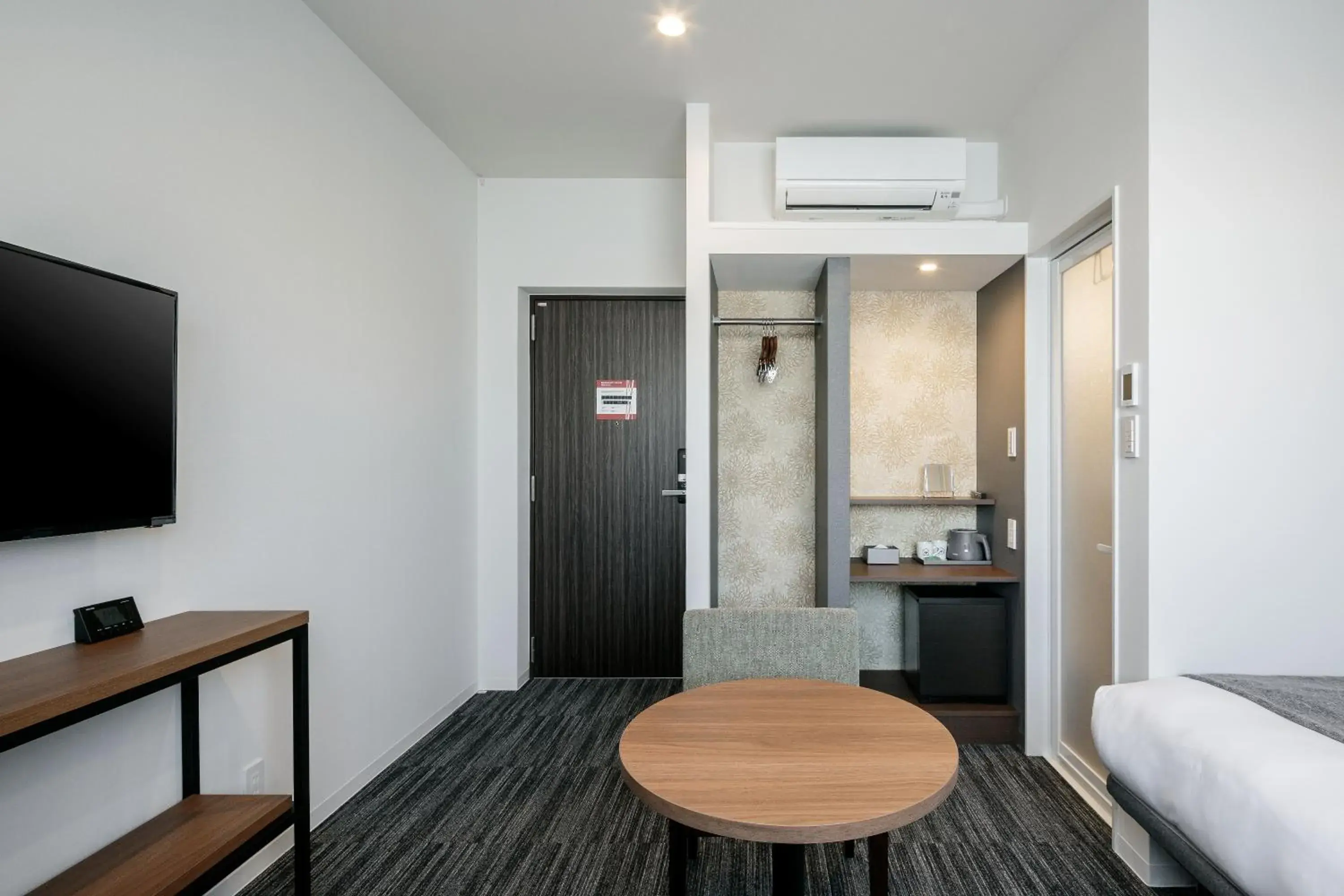 Photo of the whole room, Bed in M's Hotel Nijojo Oike Photo of the whole room, Bed in M's Hotel Nijojo Oike