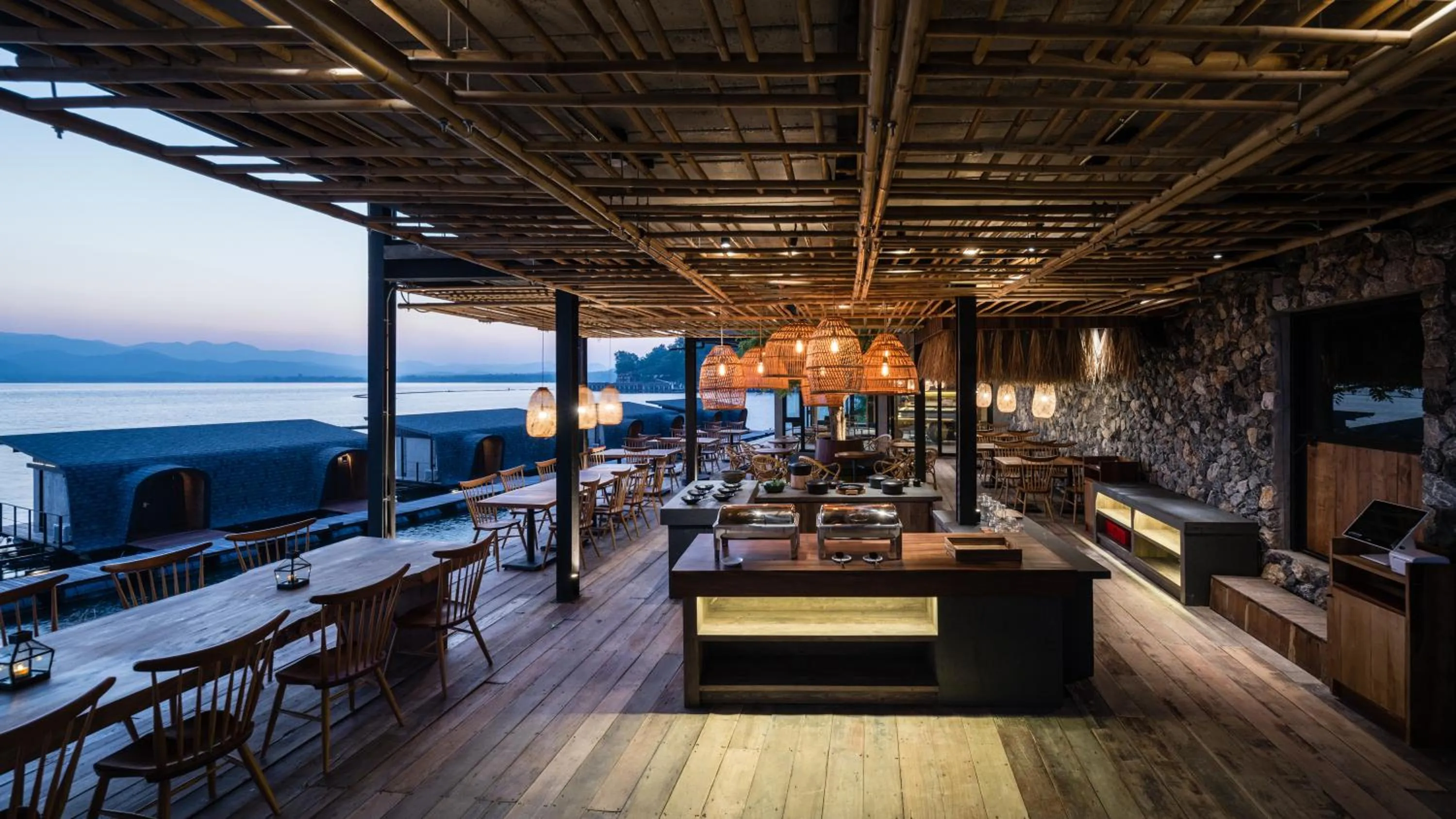 Restaurant/places to eat in Z9 Resort