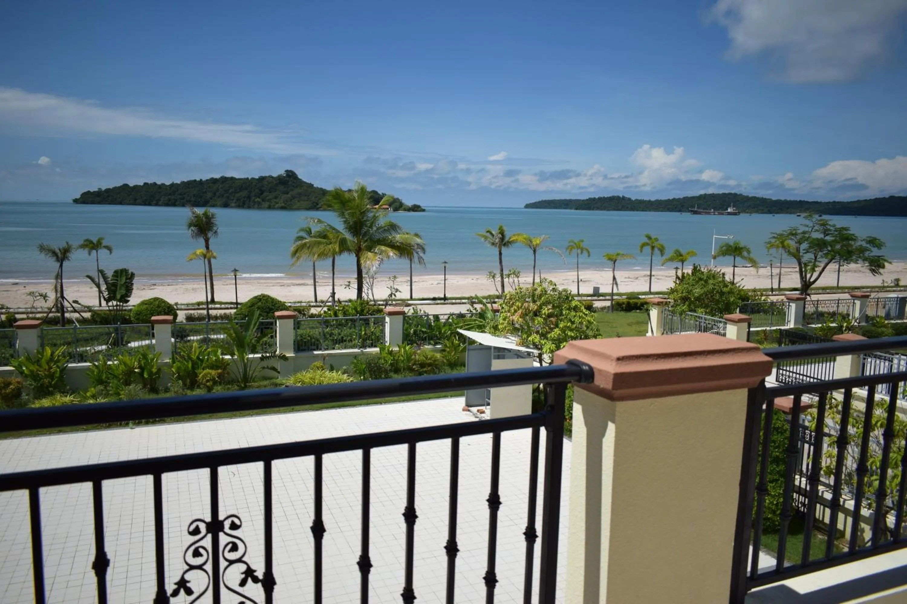 Sealong Bay ZhongQi Conifer Hotel 海龙湾中启康年酒店