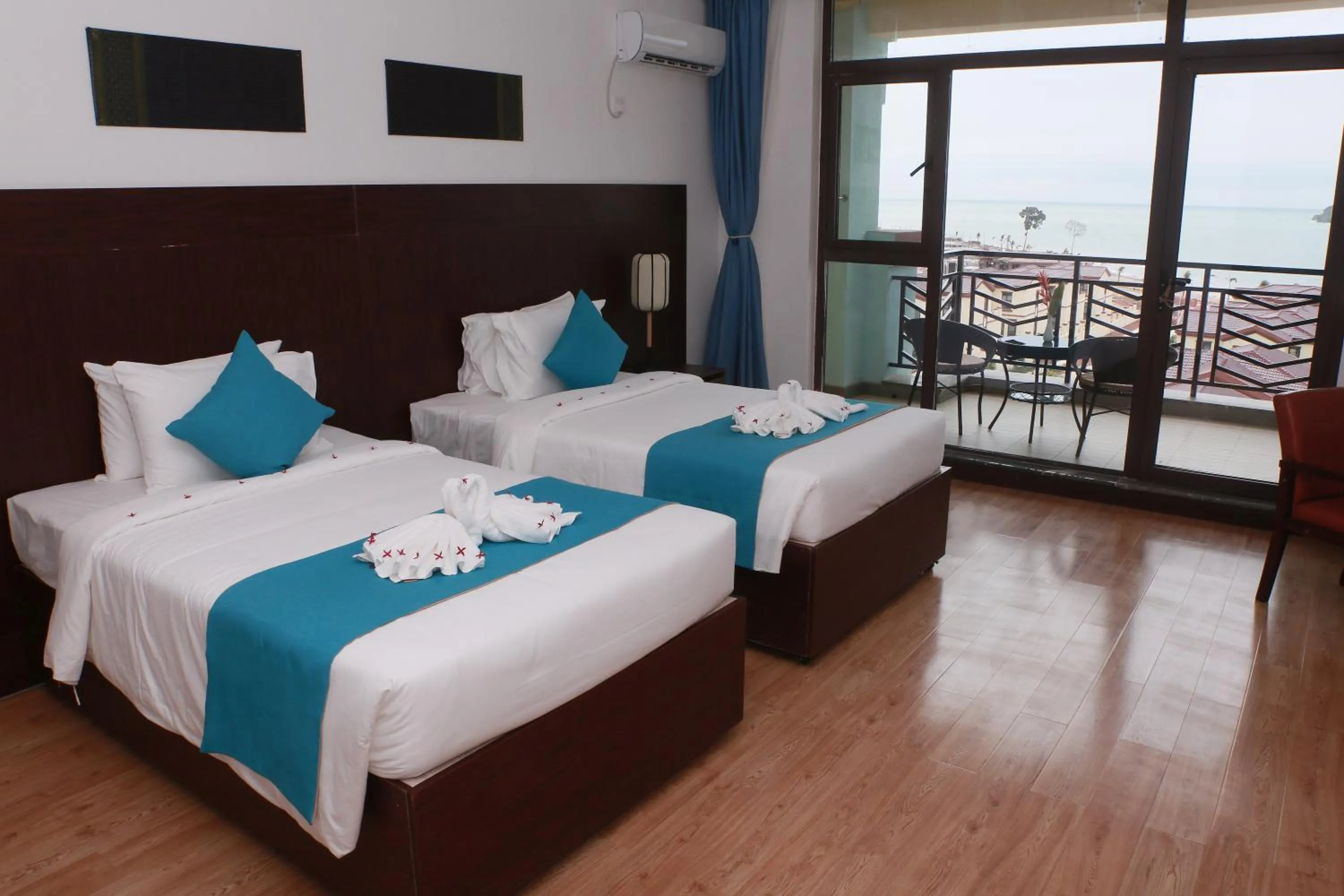 Sealong Bay ZhongQi Conifer Hotel 海龙湾中启康年酒店