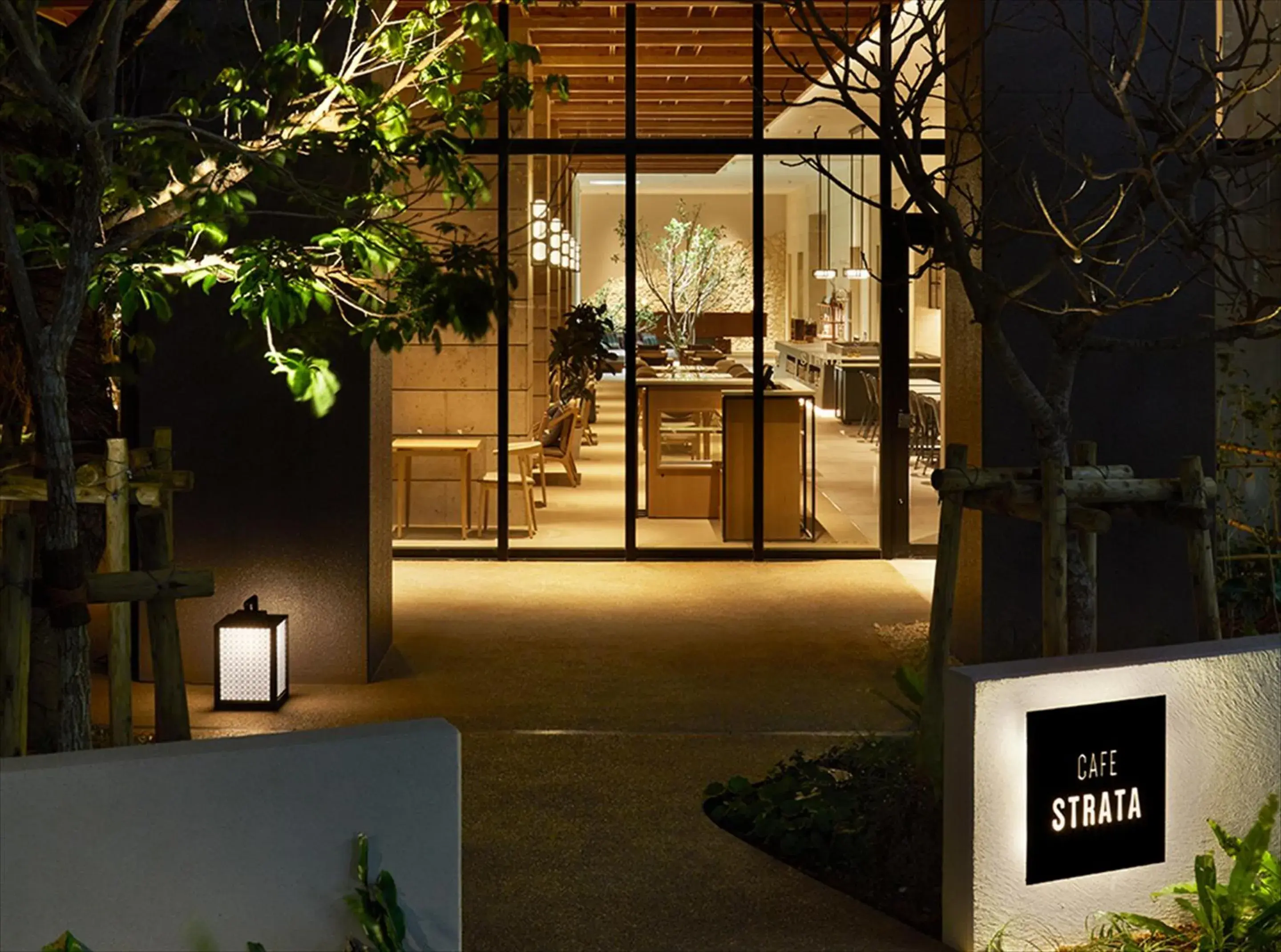 Facade/entrance in HOTEL STRATA NAHA Facade/entrance in HOTEL STRATA NAHA