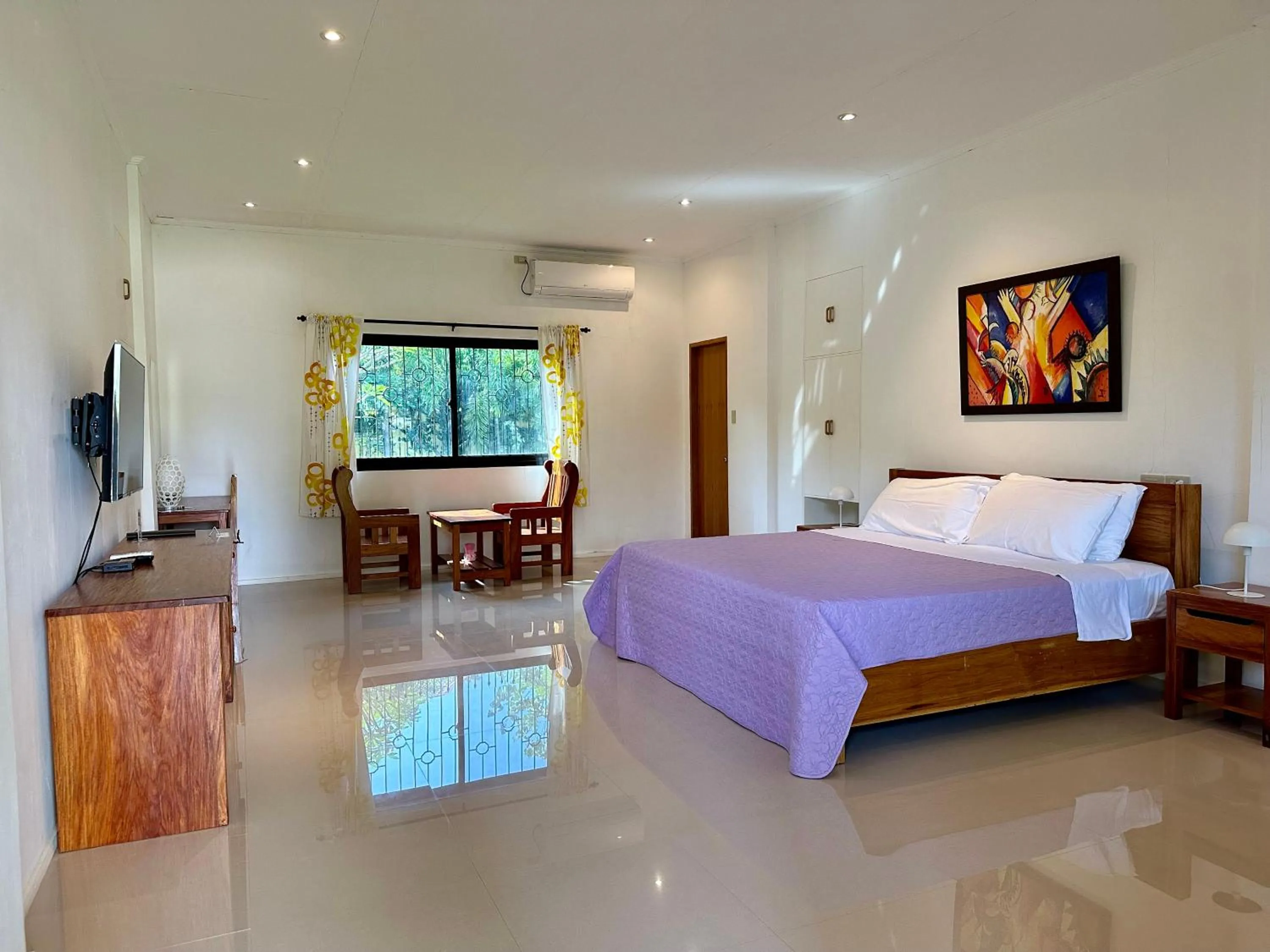 Photo of the whole room, Bed in Strutz Art Garden Resort
