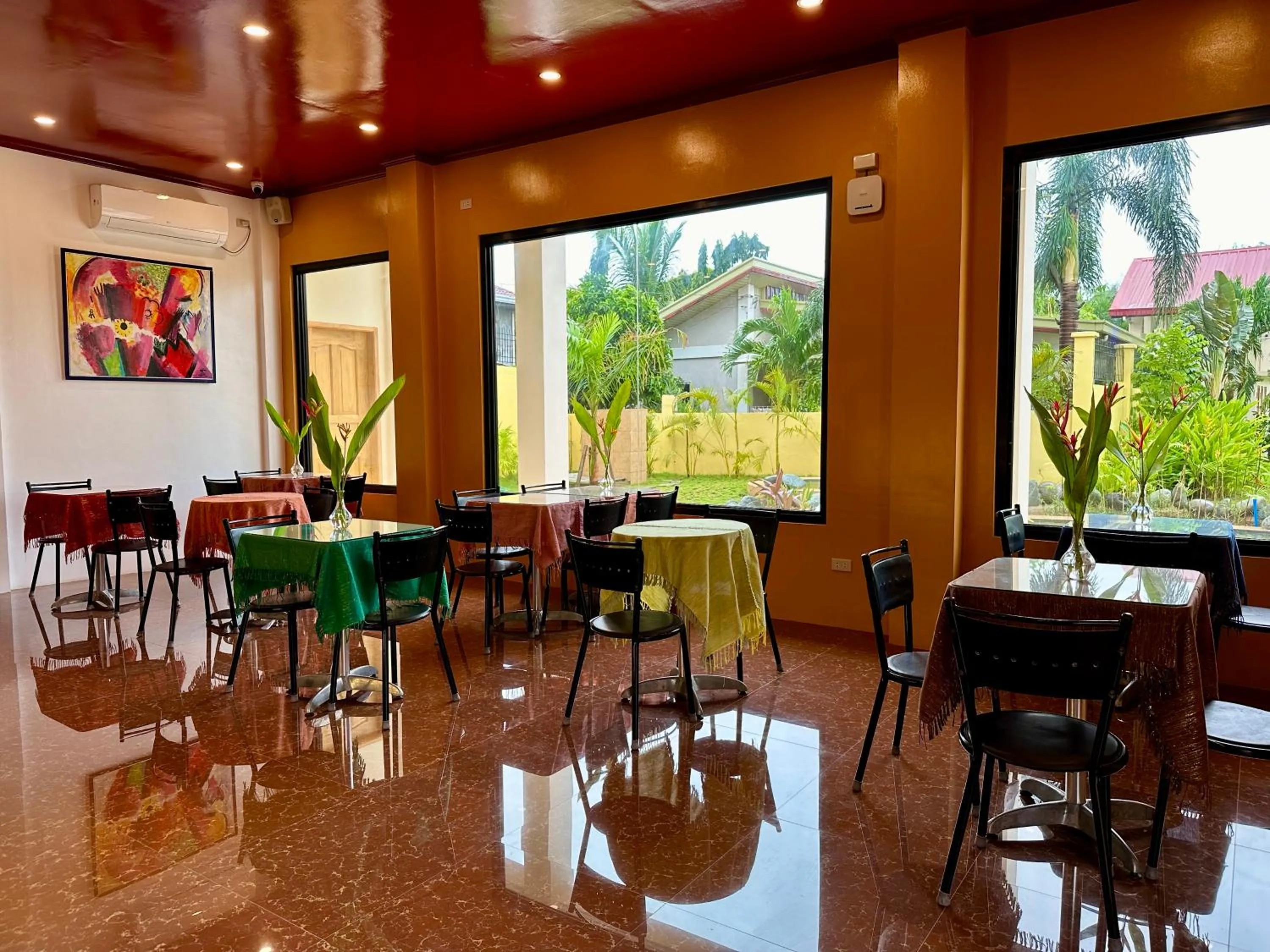 Coffee/tea facilities in Strutz Art Garden Resort