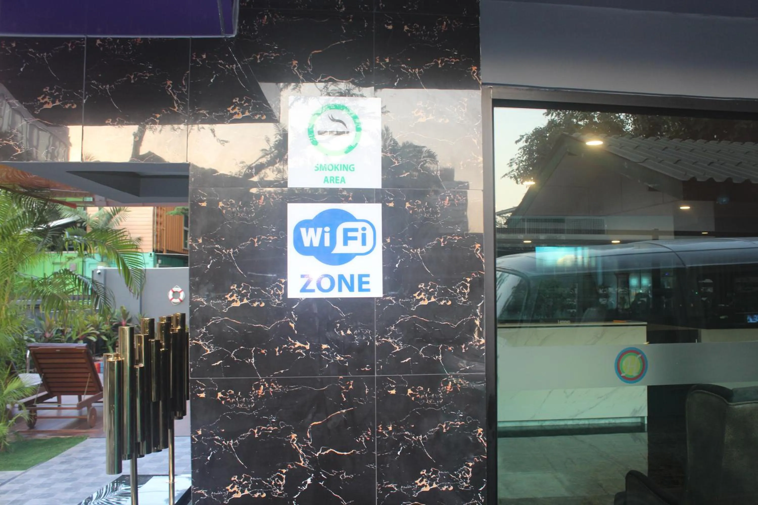 Logo/Certificate/Sign in H-District Boutique Poshotel