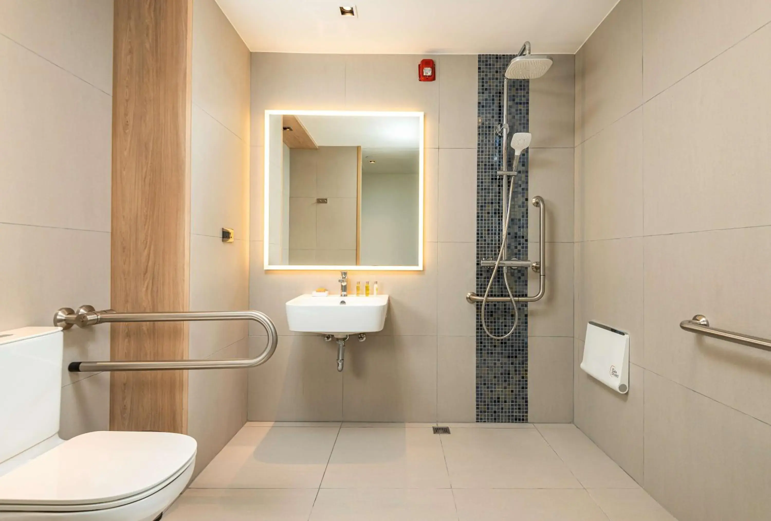 Bathroom in Hilton Garden Inn Phuket Bang Tao Bathroom in Hilton Garden Inn Phuket Bang Tao